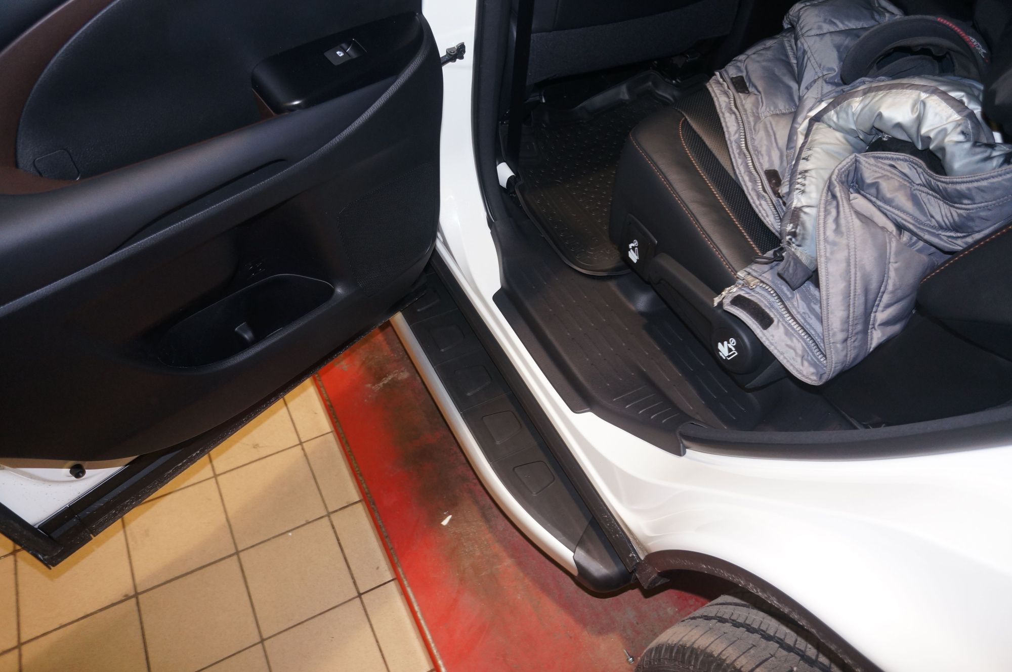 Пороги алюминиевые Alyans Toyota Highlander с 2014 Пороги алюминиевые Alyans Toyota Highlander с 2014