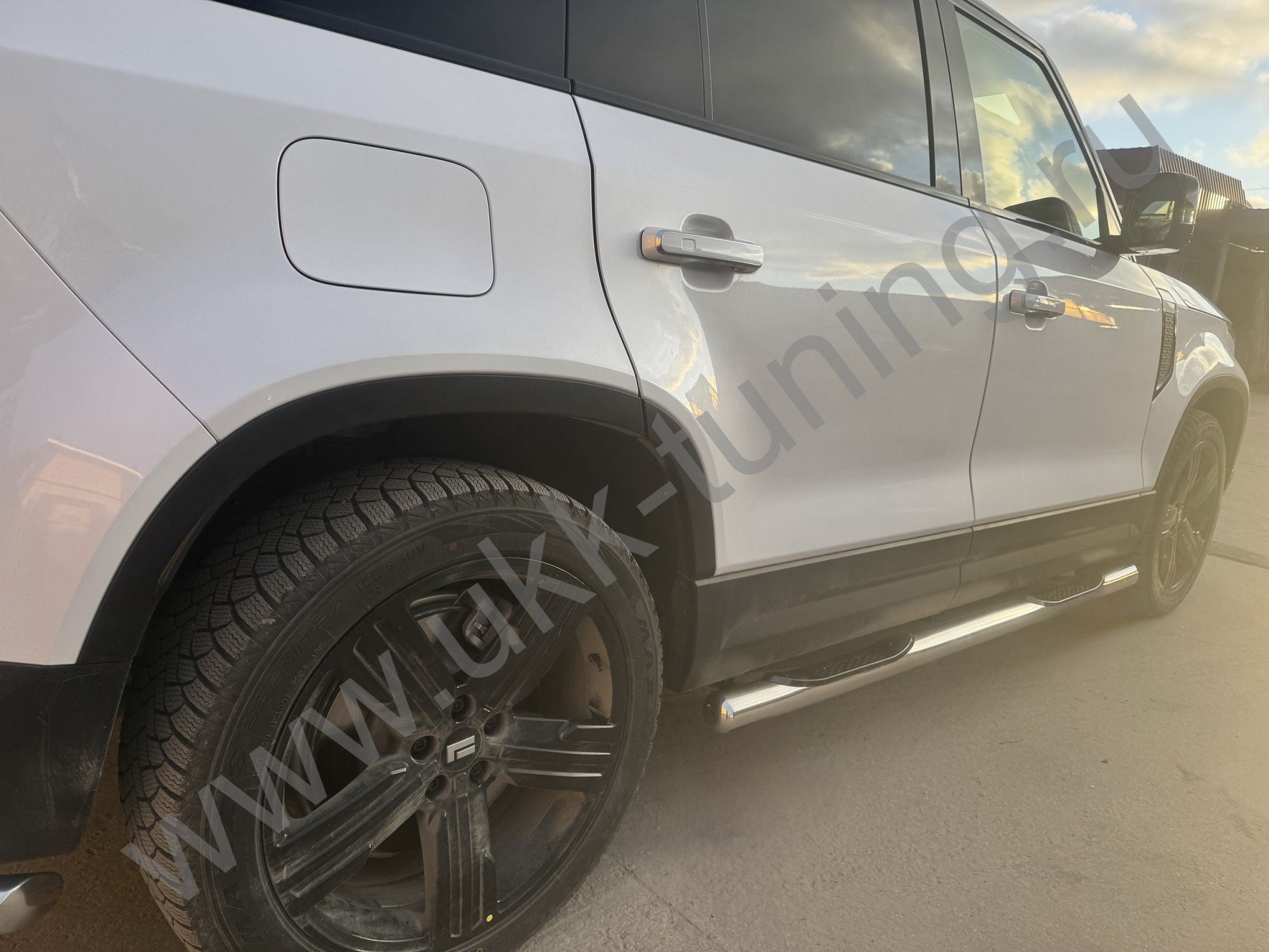 Боковые подножки ROX 01 труба с проступью