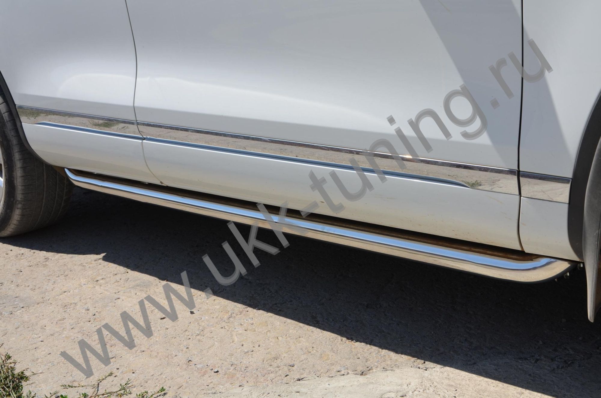 Защита штатного порога труба Volkswagen Touareg 2007-2010 Защита штатного порога труба Volkswagen Touareg 2007-2010