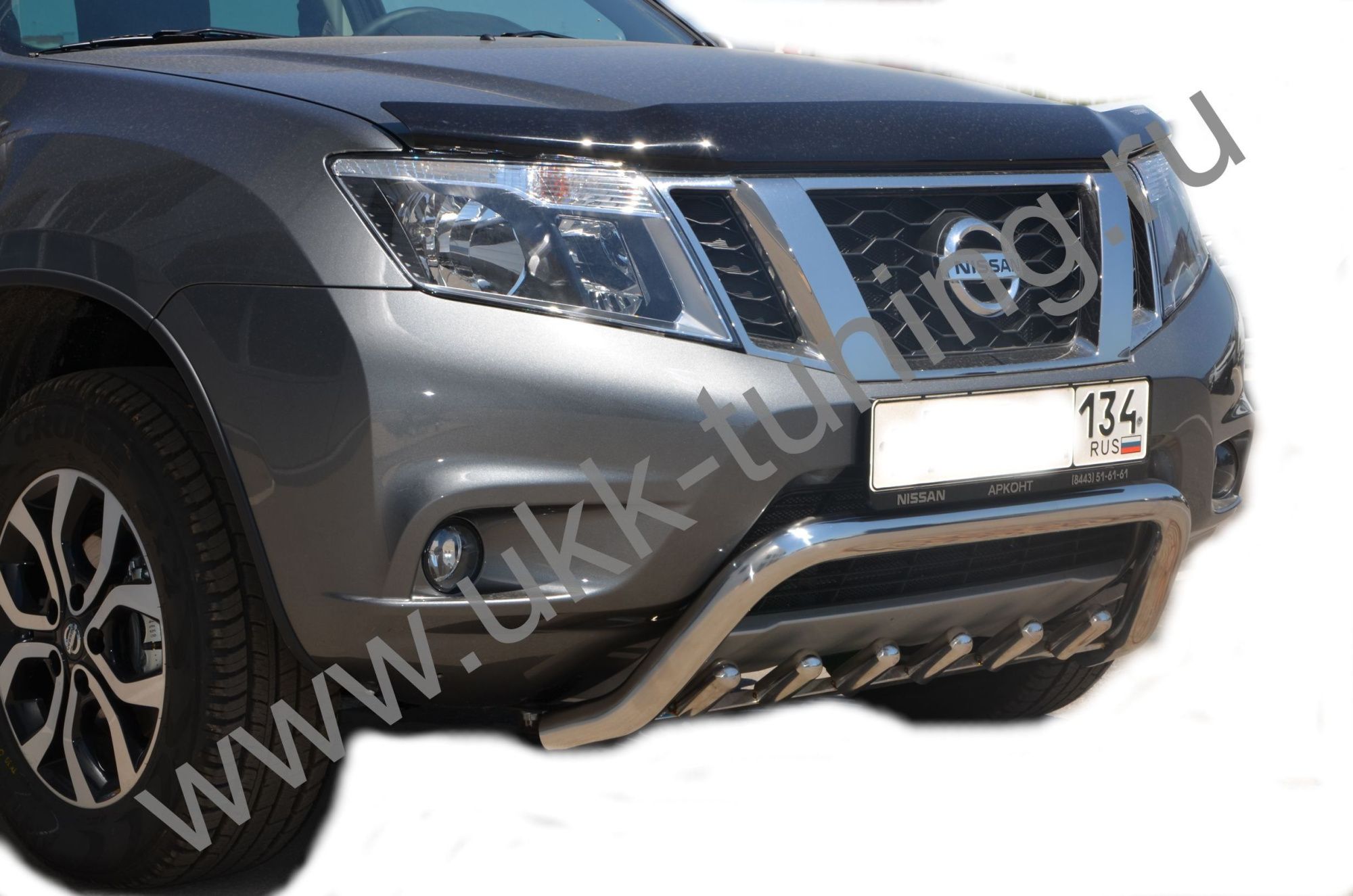 Защита переднего бампера низкая скоба+акула Nissan Terrano с 2015 Защита переднего бампера низкая скоба+акула Nissan Terrano с 2015