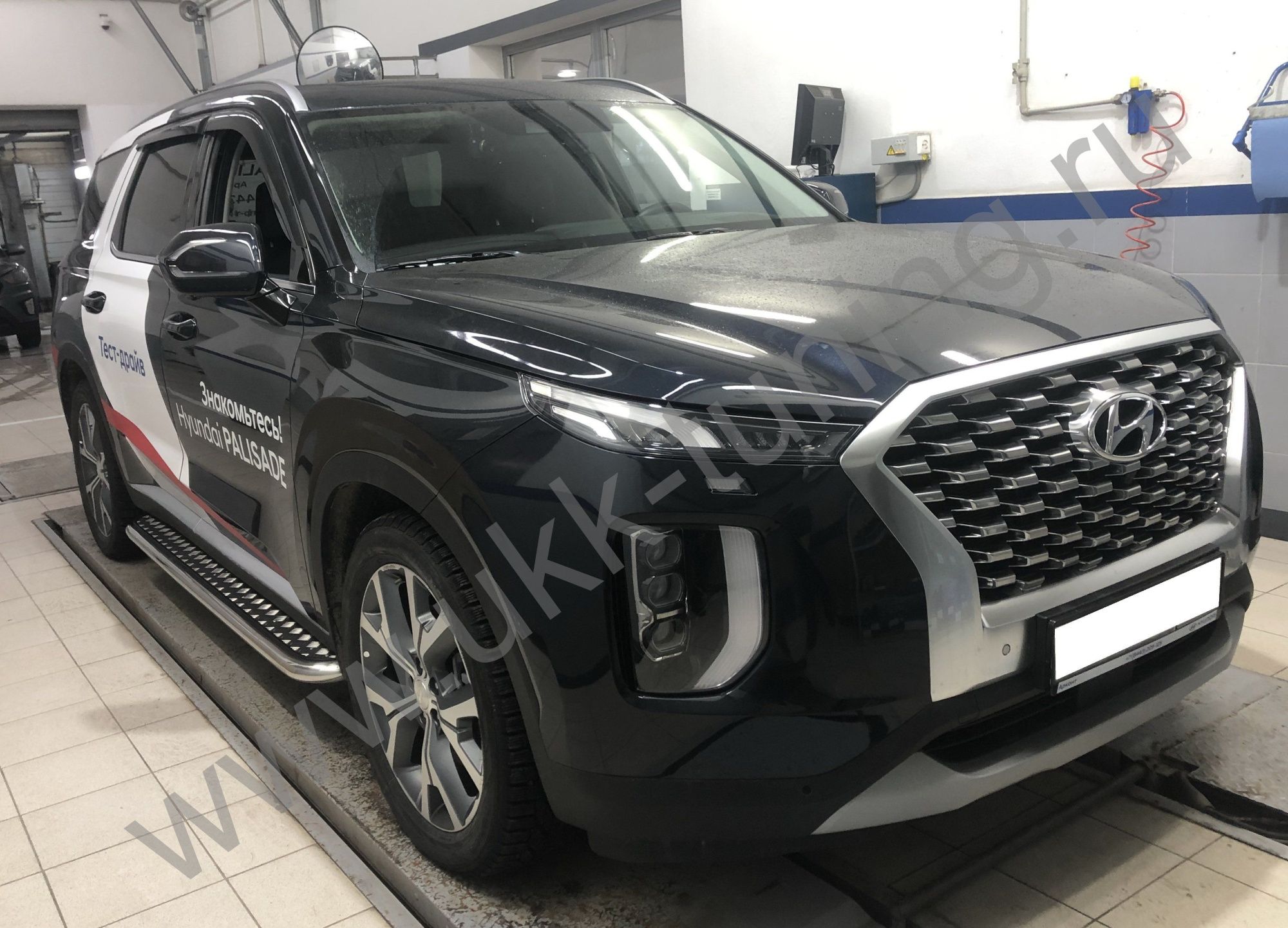 Боковые подножки Hyundai Palisade с 2021 с накладным листом Боковые подножки Hyundai Palisade с 2021 с накладным листом