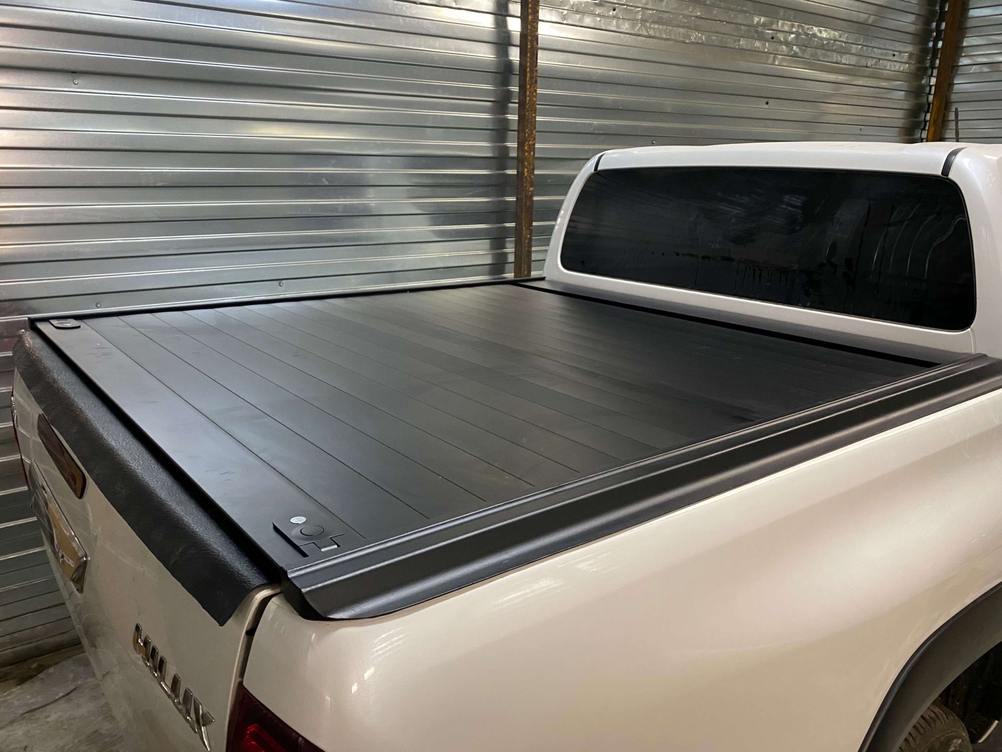 Крышка кузова Toyota Hilux с 2015 алюминиевая роллетная Proliner Крышка кузова Toyota Hilux с 2015 алюминиевая роллетная Proliner