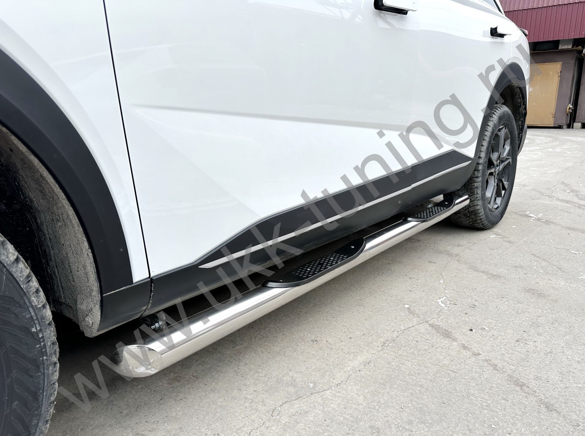 Боковые подножки Haval F7 c 2024 труба с проступью