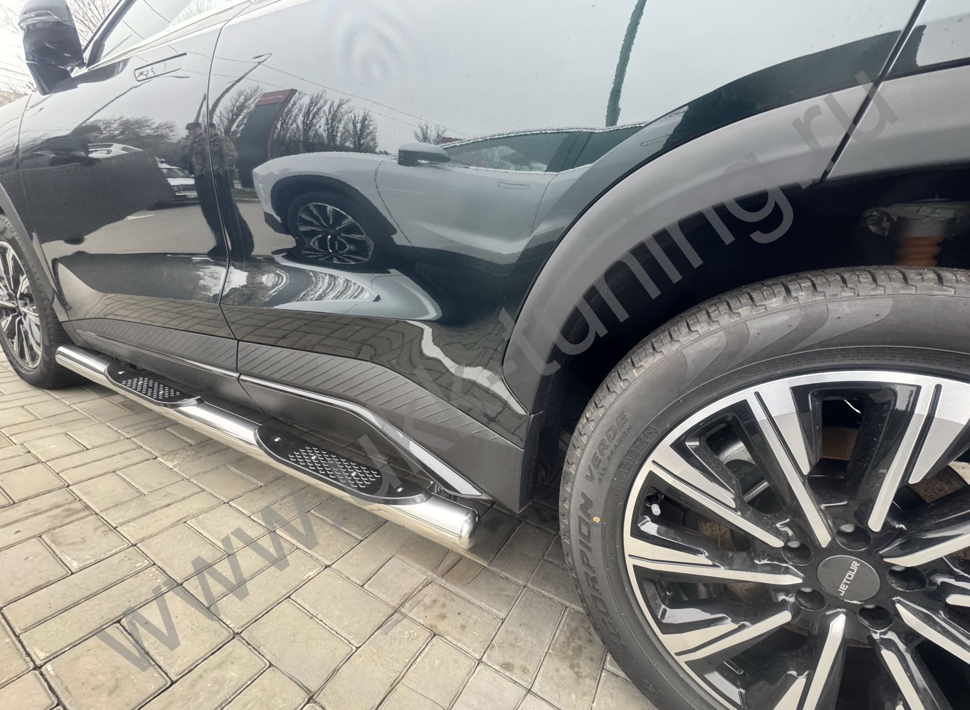 Боковые подножки Jetour Dashing с 2022 труба с проступью