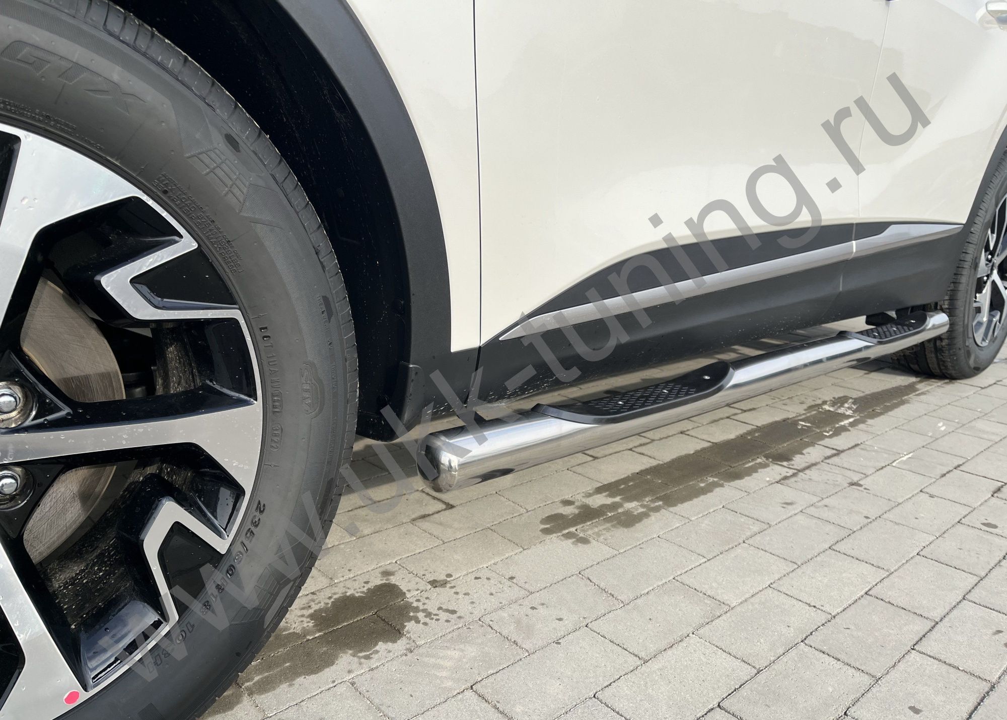 Пороги труба с проступью KIA Sportage 2022 комплектация GT-Line (кроме комплектации Style и X-Line)