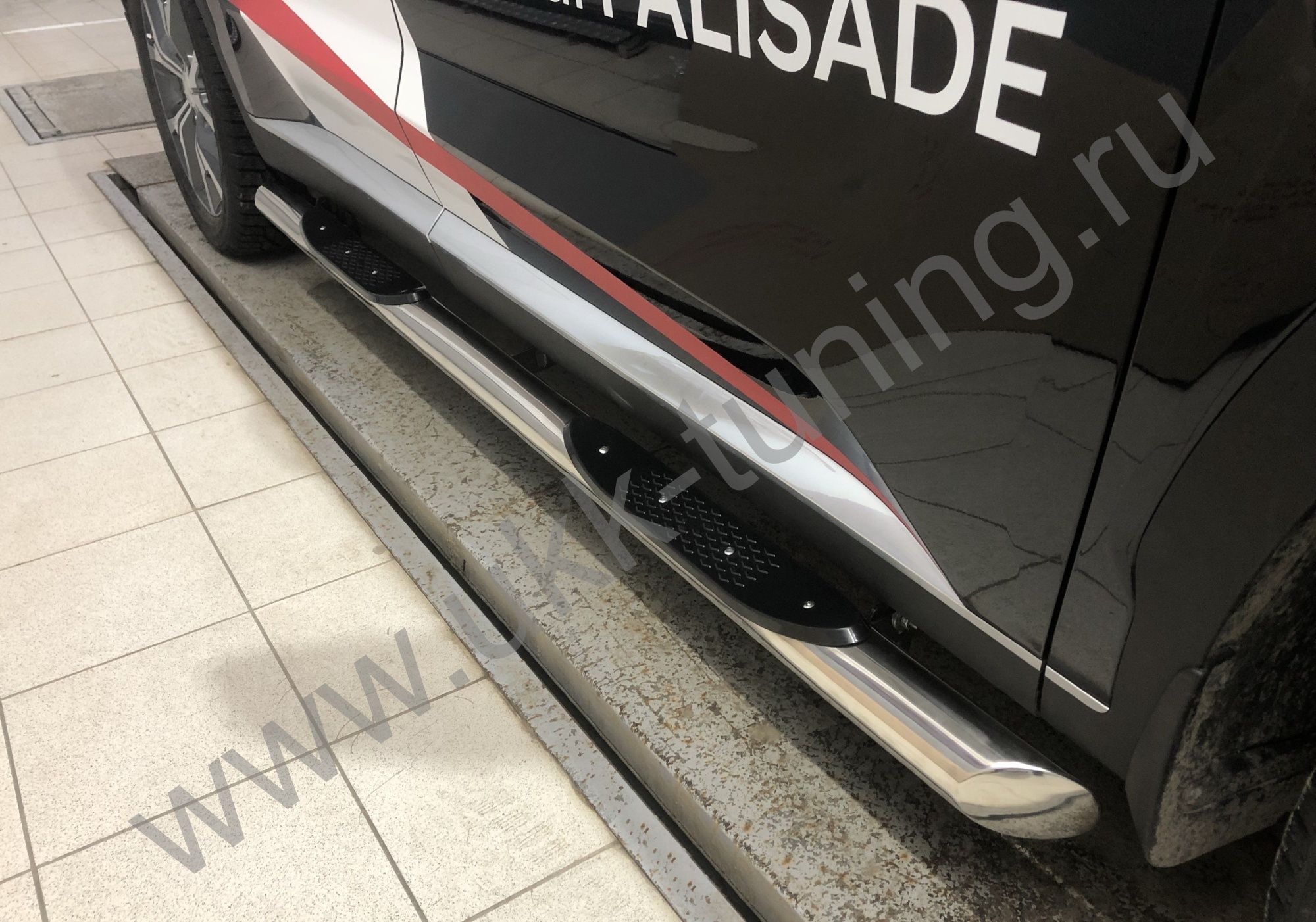 Боковые подножки Hyundai Palisade с 2021 труба с проступью Боковые подножки Hyundai Palisade с 2021 труба с проступью