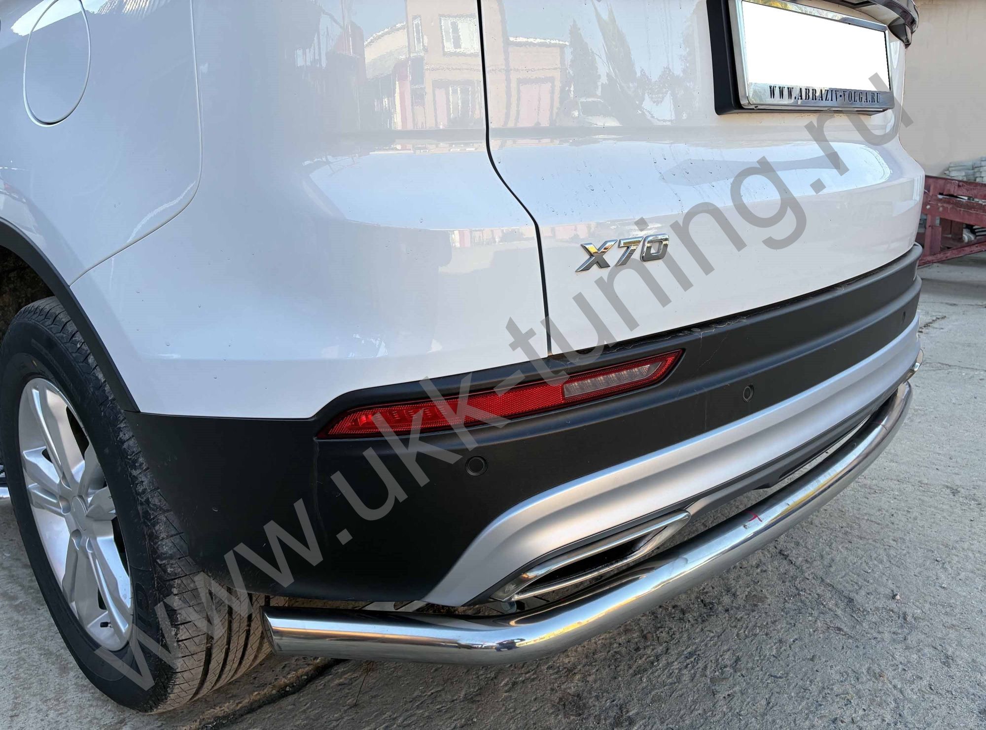 Защита заднего бампера угловая большая Geely Atlas Pro с 2021