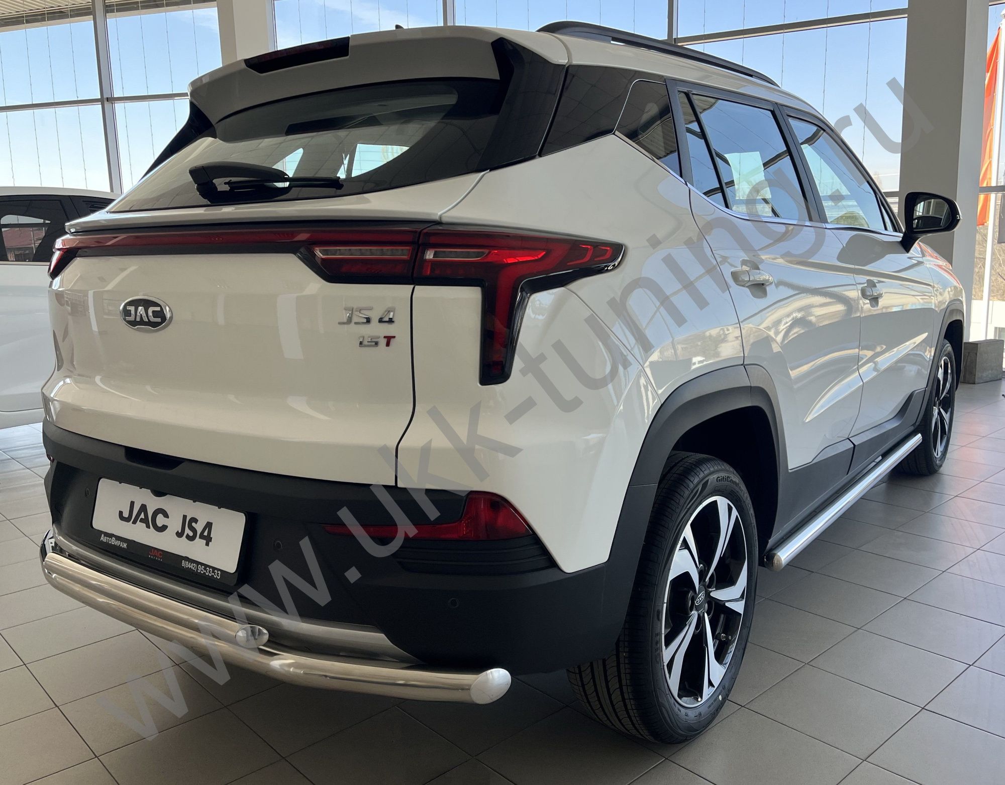 Защита штатного порога труба JAC JS4 с 2022