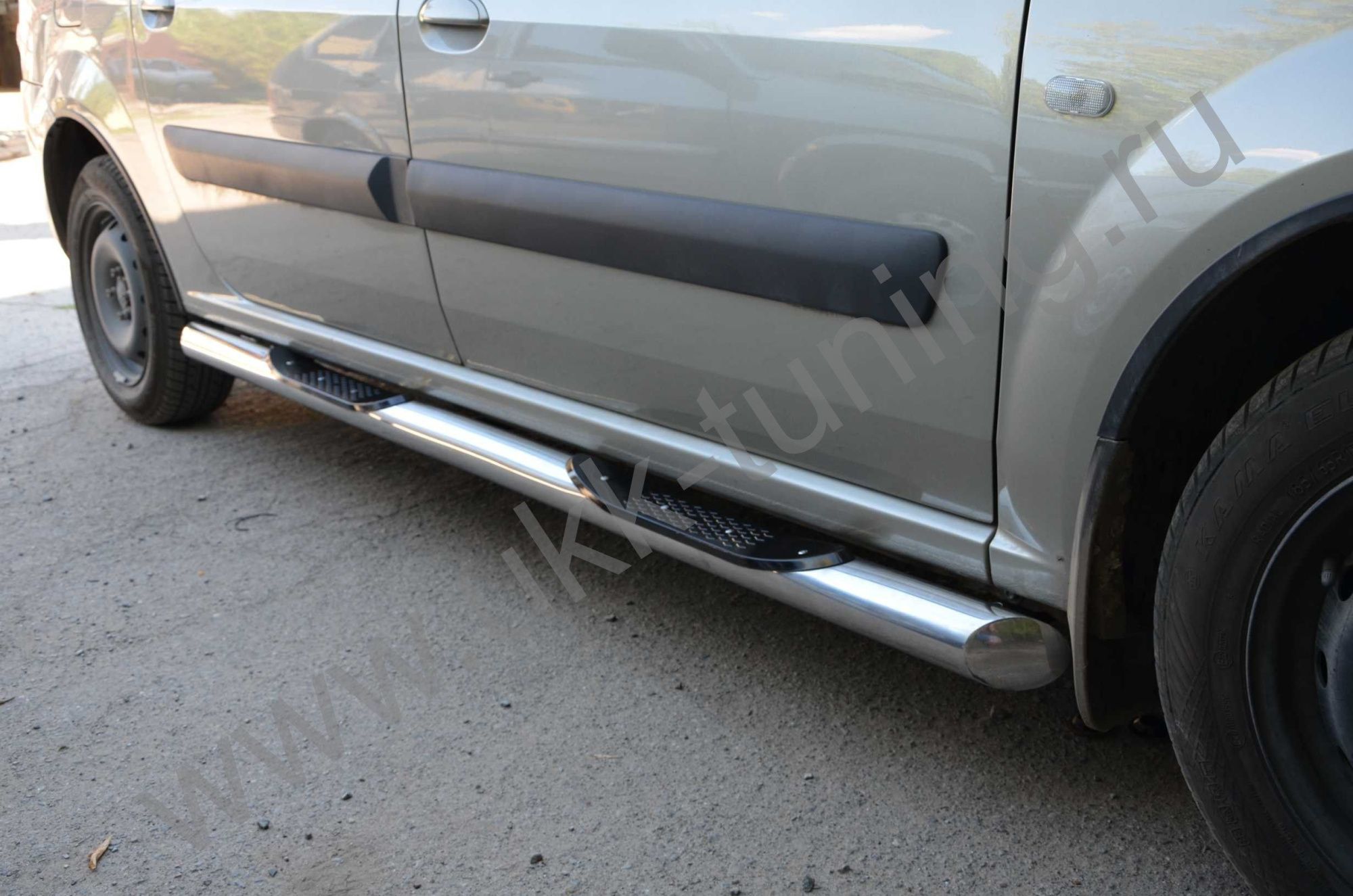 Пороги труба с проступью LADA Largus