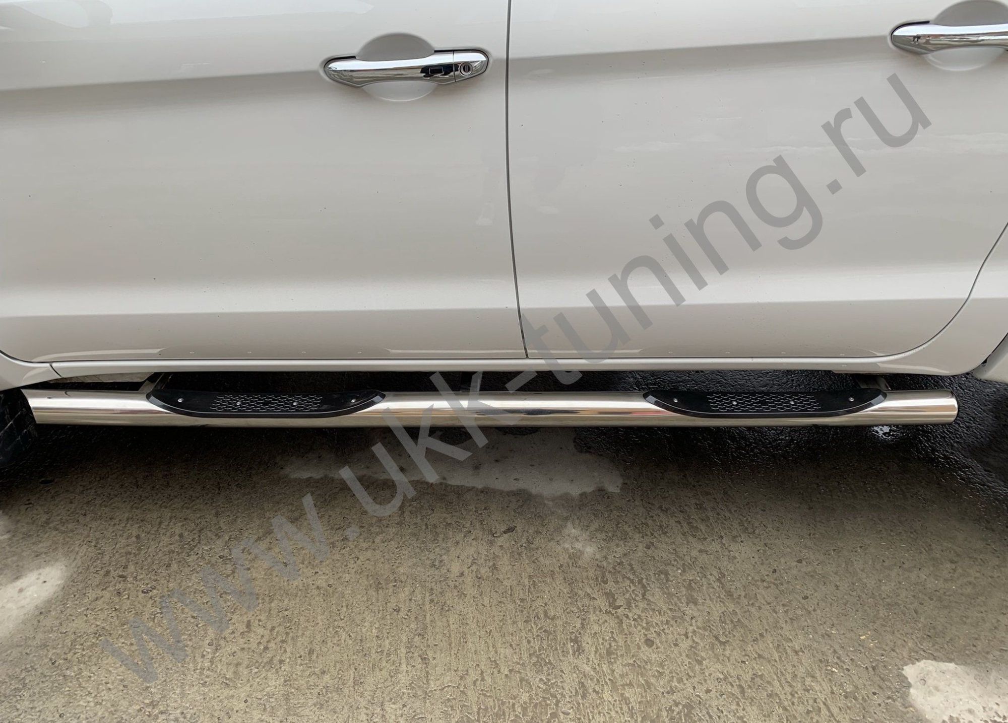 Боковые подножки JAC T6 труба с проступью