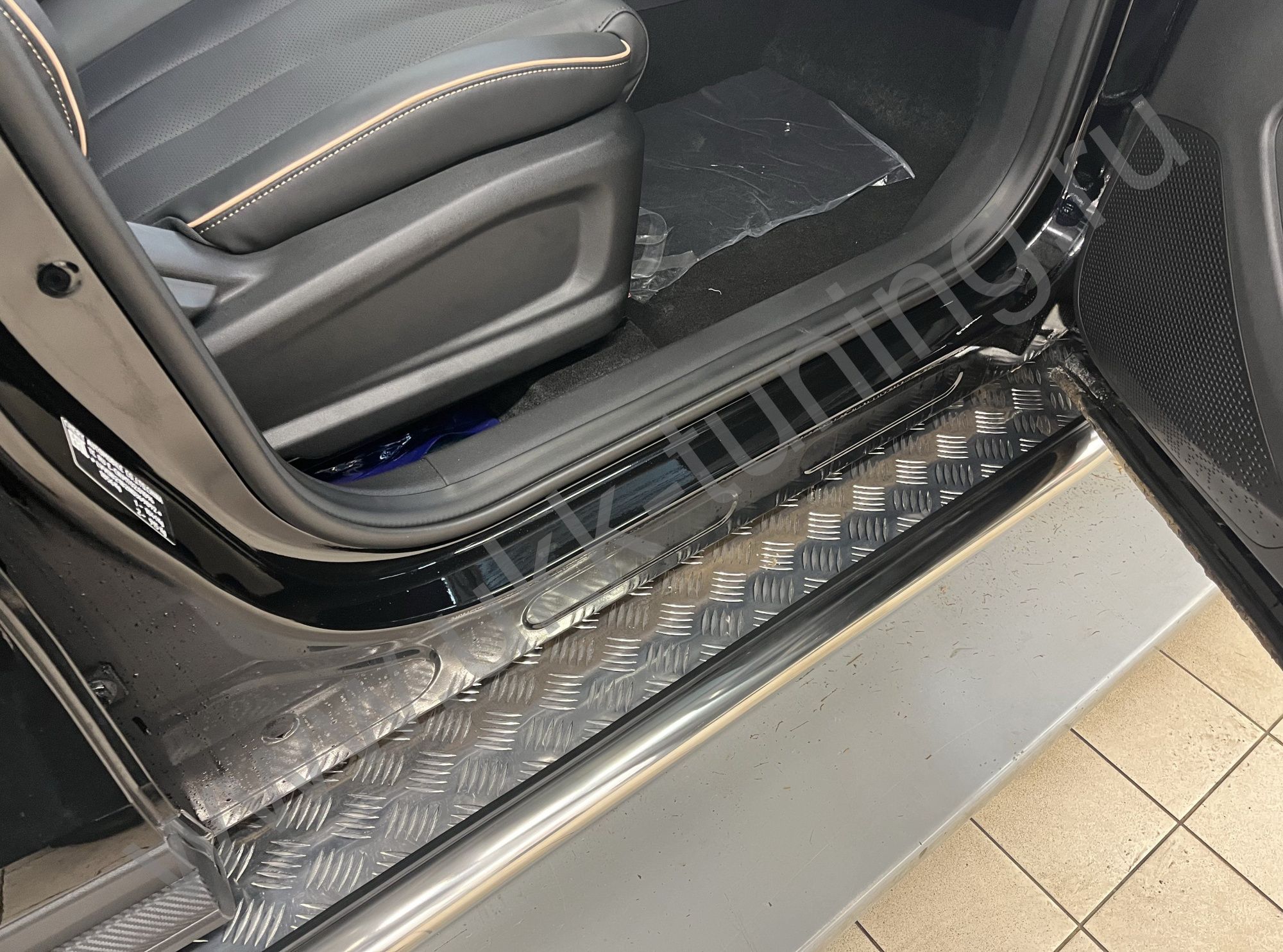 Пороги с накладным листом Chery Omoda C5 с 2022