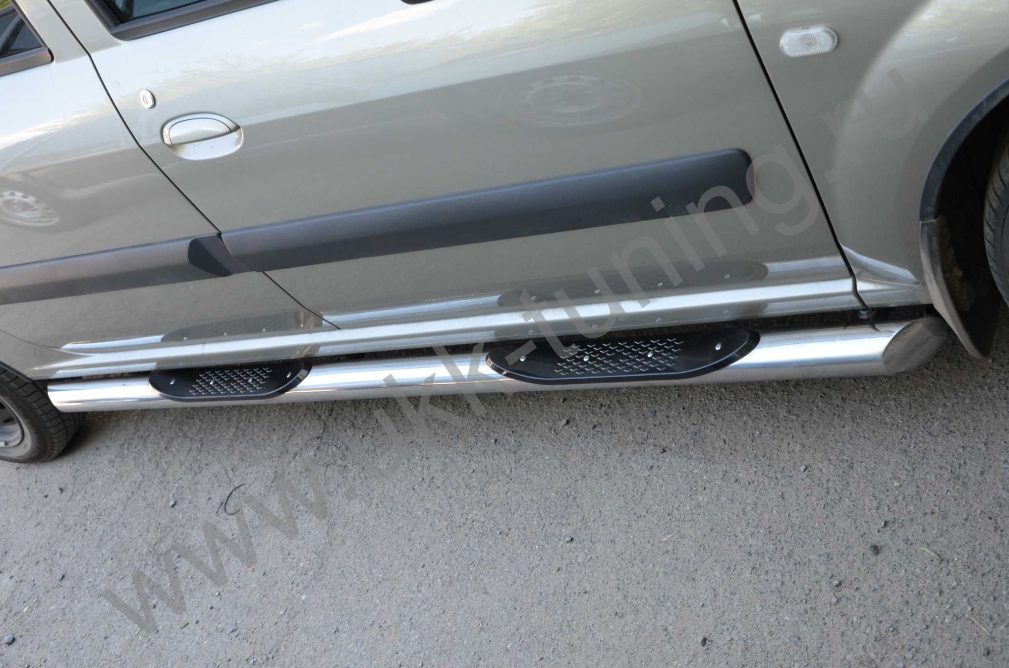 Пороги труба с проступью LADA Largus