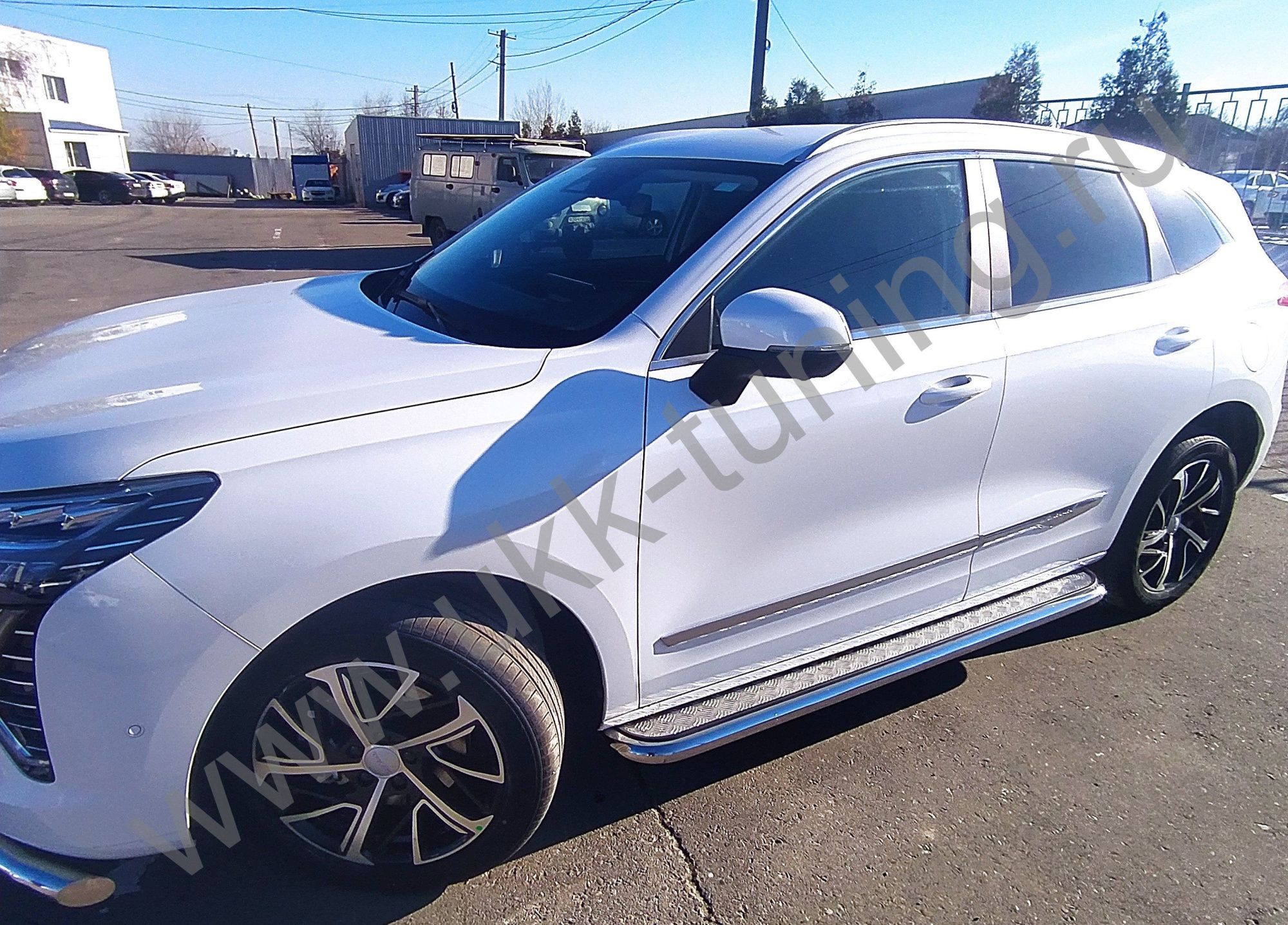 Боковые подножки Haval Jolion c 2021 с накладным листом