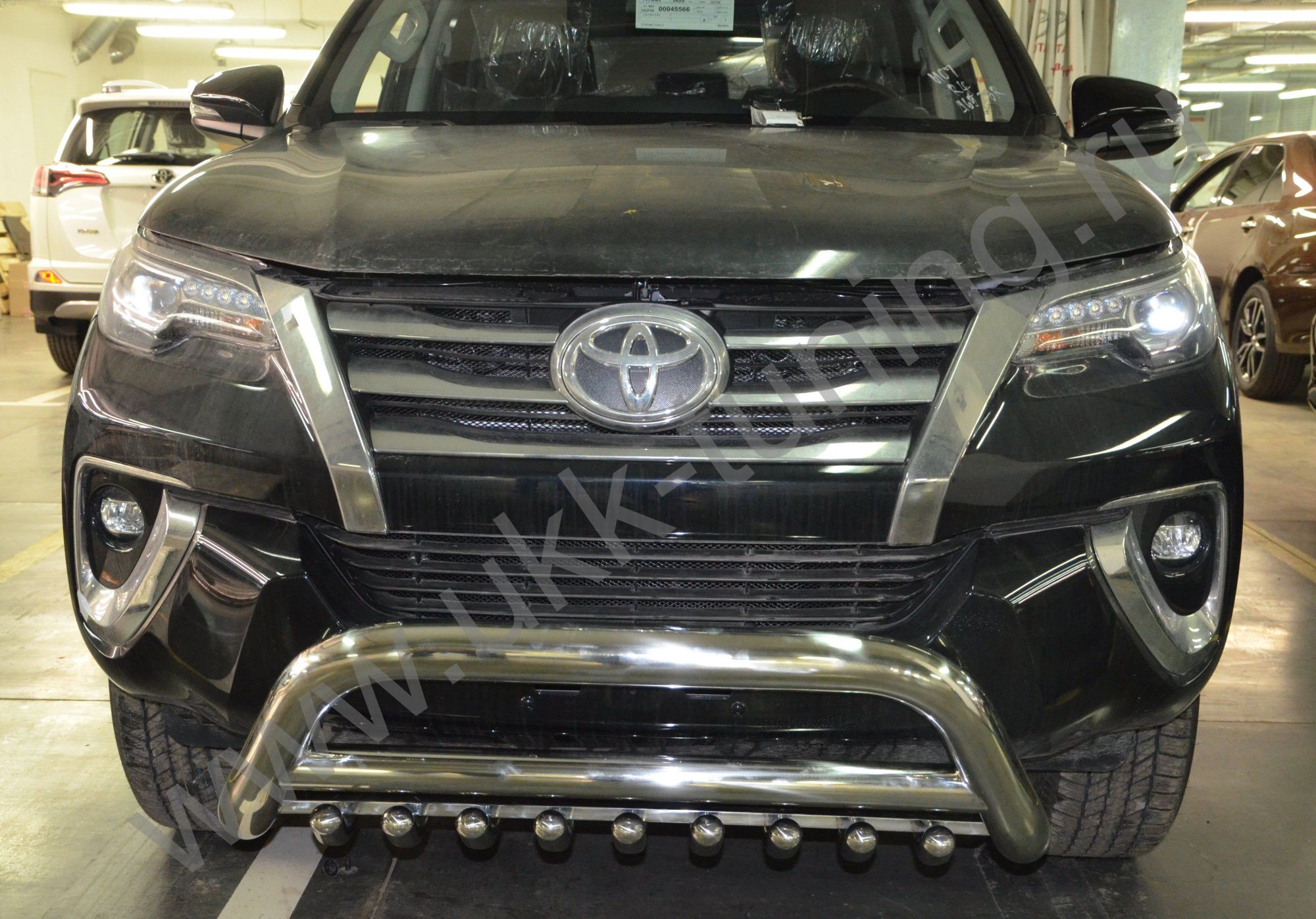 Защита переднего бампера скоба низкая+акула Toyota Fortuner с 2017 Защита переднего бампера скоба низкая+акула Toyota Fortuner с 2017