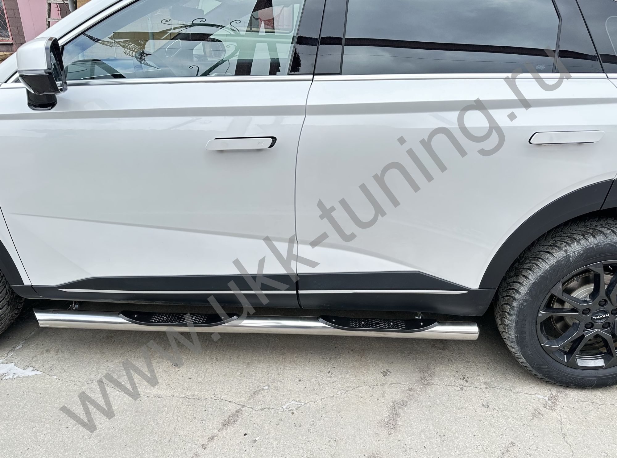 Боковые подножки Haval F7 c 2024 труба с проступью