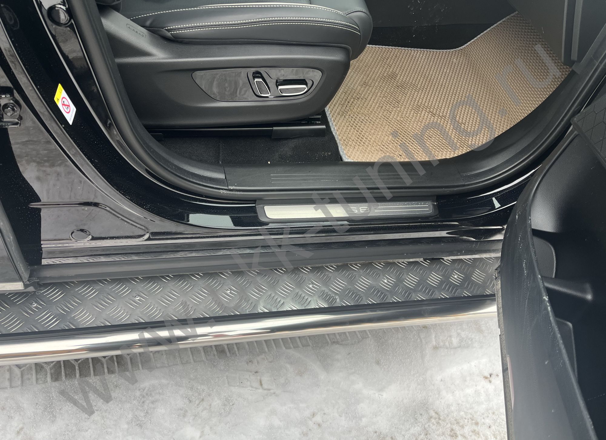 Боковые подножки GAC GS8 с 2023 с накладным листом