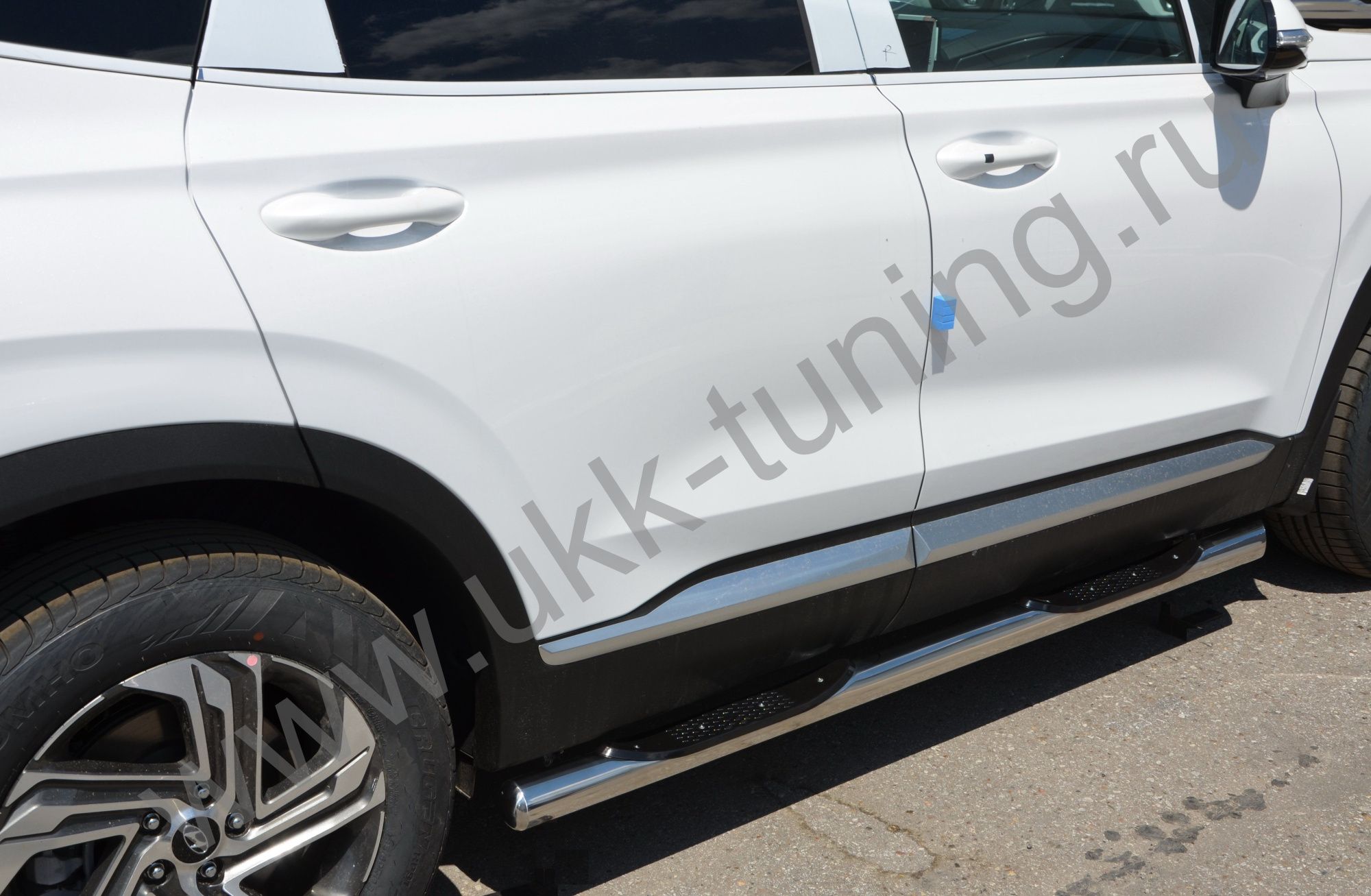 Пороги труба с проступью Hyundai Santa Fe с 2021 Пороги труба с проступью Hyundai Santa Fe с 2021