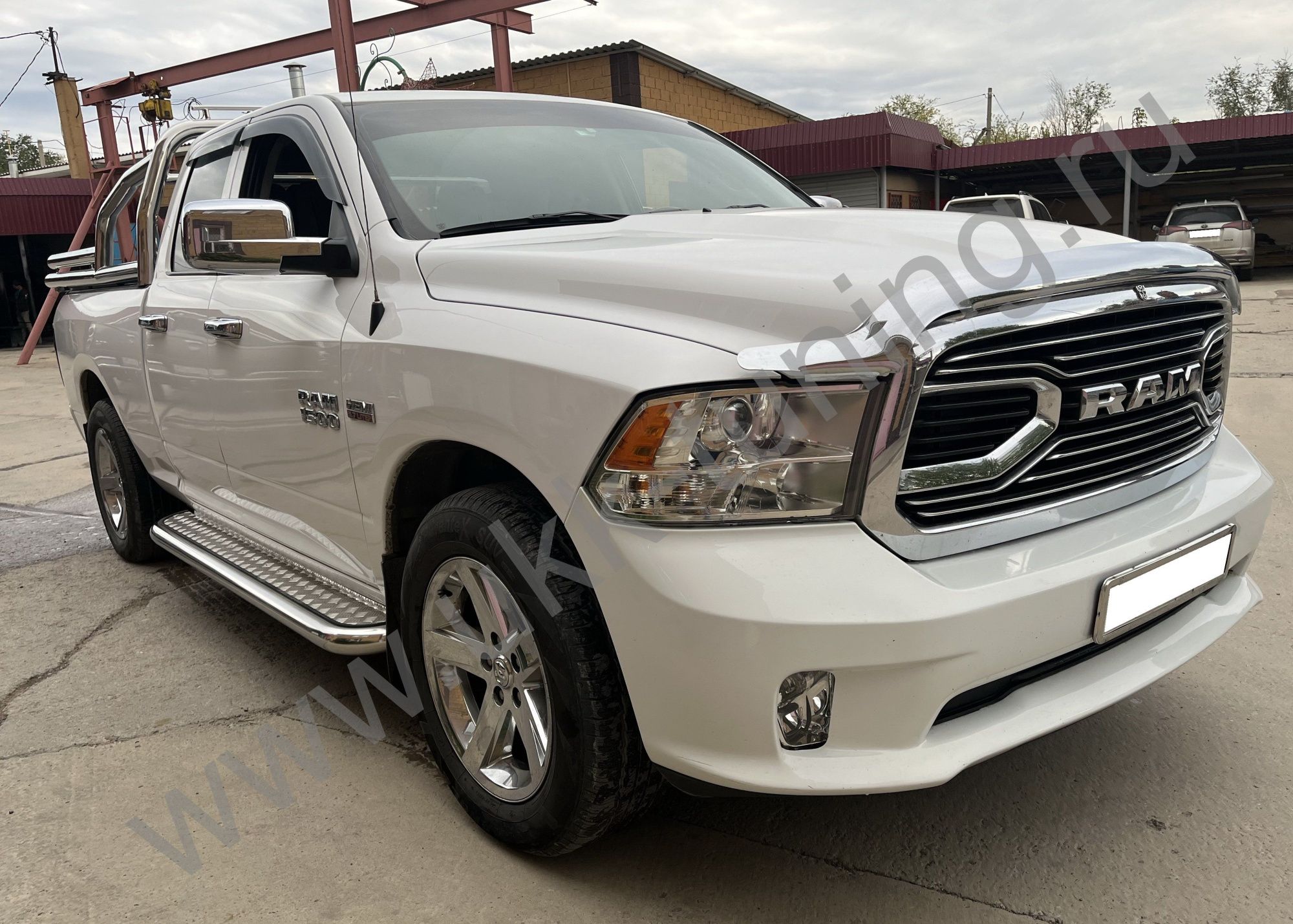 Пороги с накладным листом Dodge RAM 1500 Crew Cab с 2018-2018