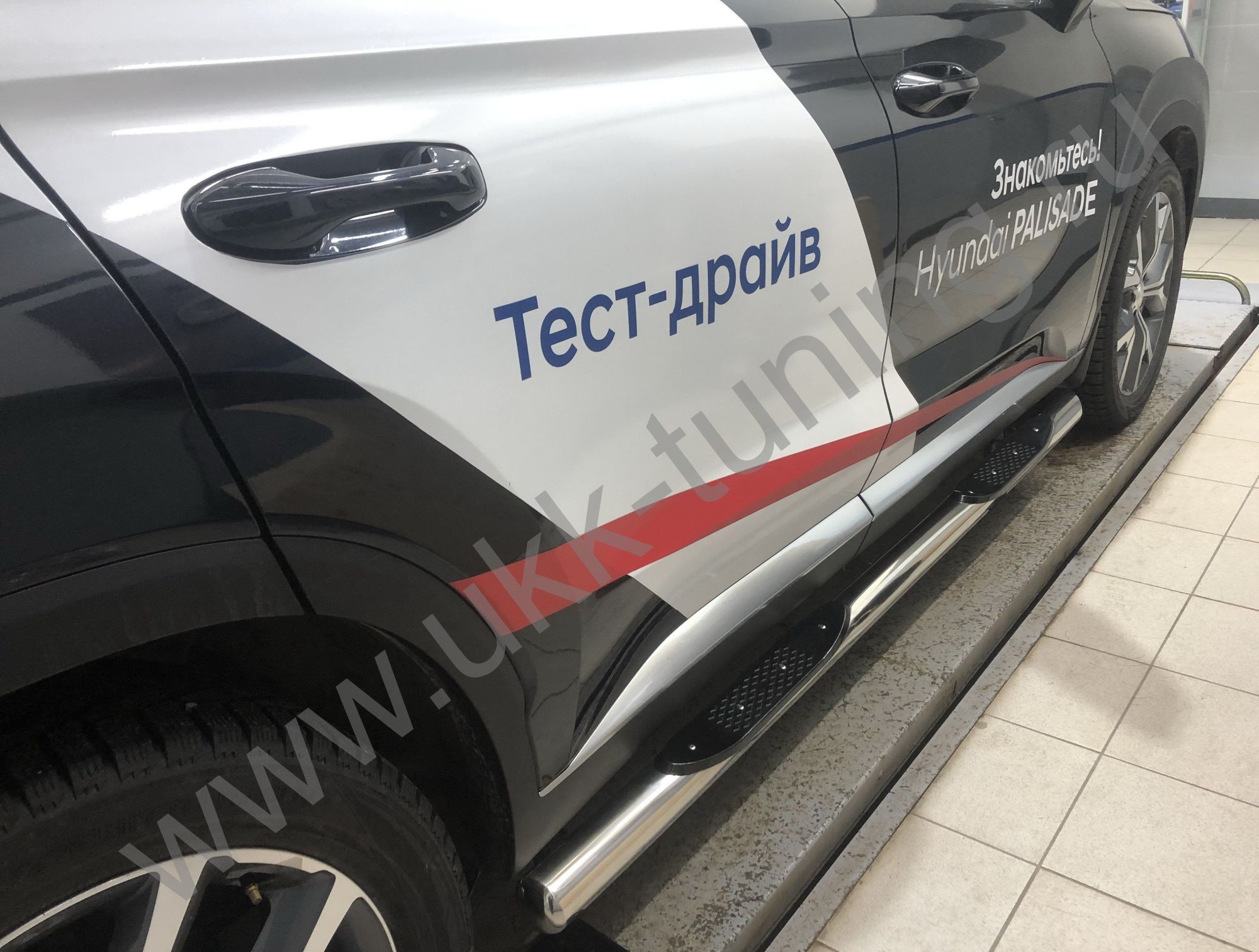 Боковые подножки Hyundai Palisade с 2021 труба с проступью Боковые подножки Hyundai Palisade с 2021 труба с проступью