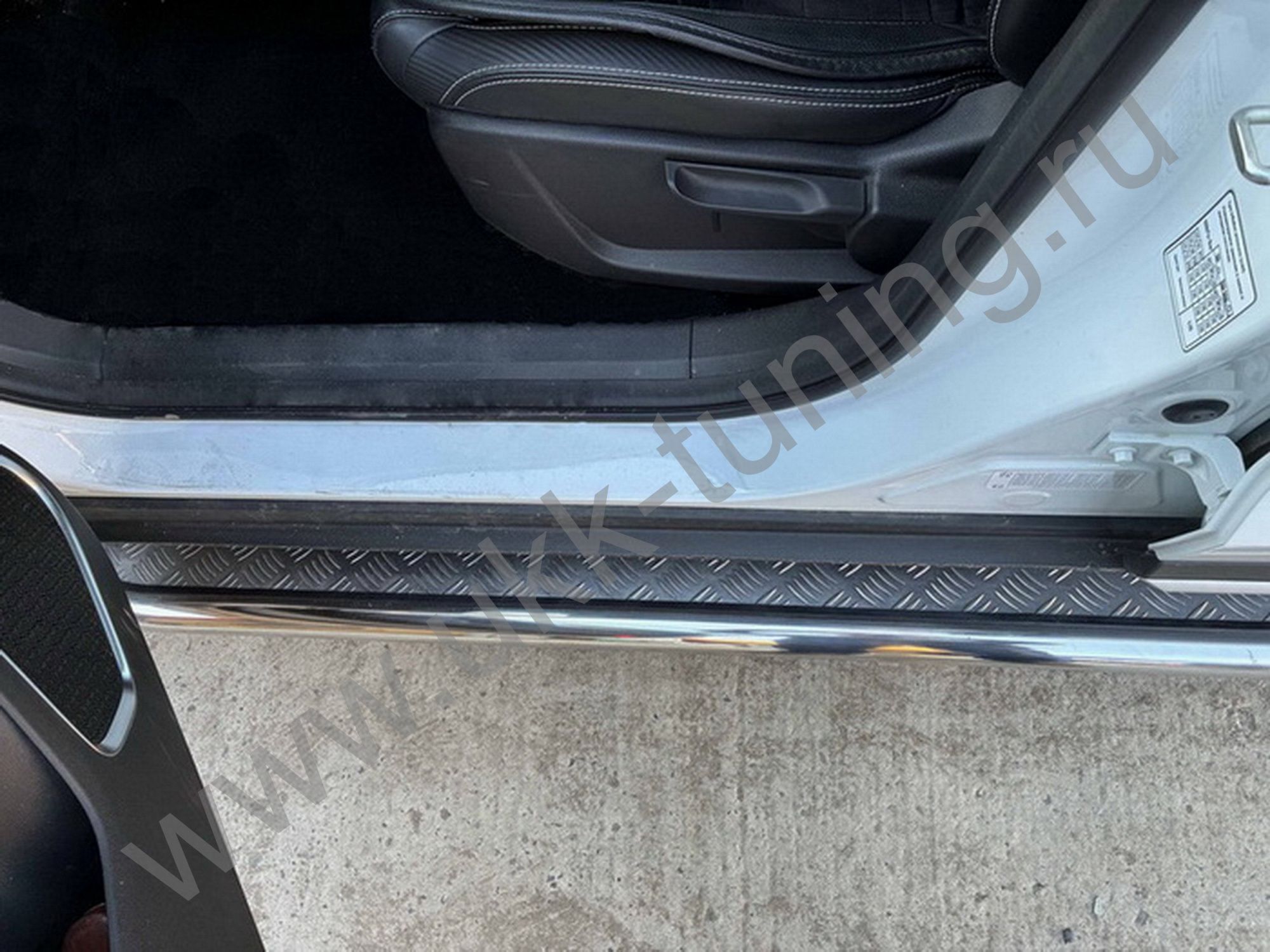 Боковые подножки Belgee X70 с 2021 с накладным листом