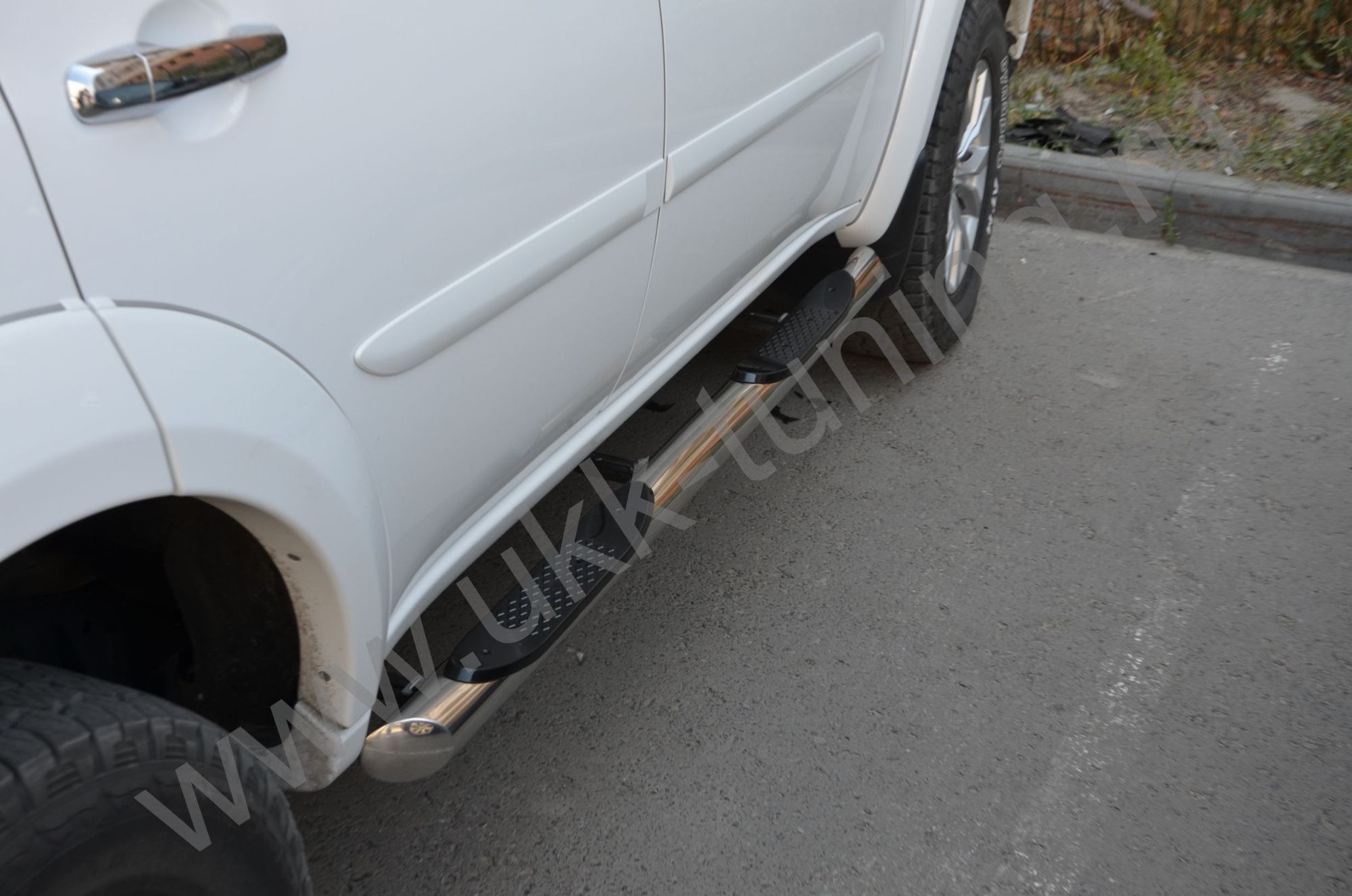 Пороги труба с проступью Mitsubishi Pajero Sport с 2008 Пороги труба с проступью Mitsubishi Pajero Sport с 2008