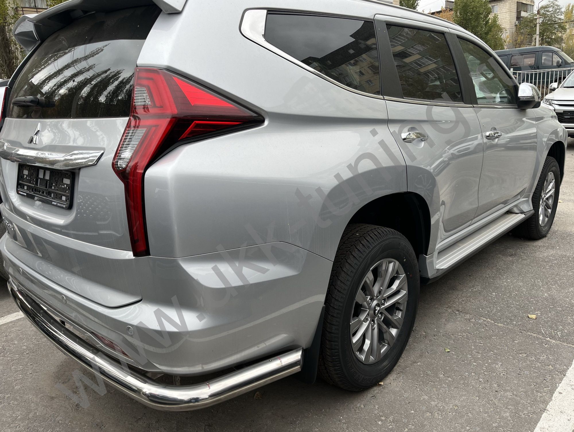 Защита заднего бампера угловая большая Mitsubishi Pajero Sport с 2021 Защита заднего бампера угловая большая Mitsubishi Pajero Sport с 2021