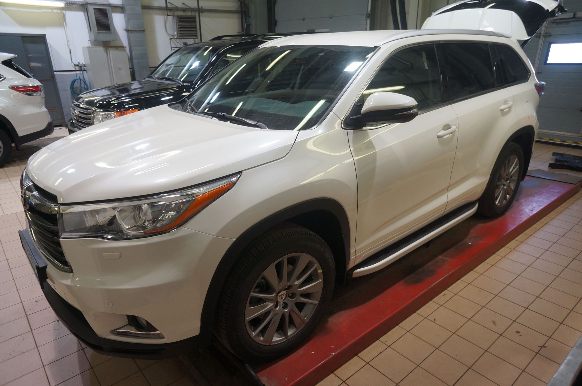 Пороги алюминиевые Alyans Toyota Highlander с 2014 Пороги алюминиевые Alyans Toyota Highlander с 2014