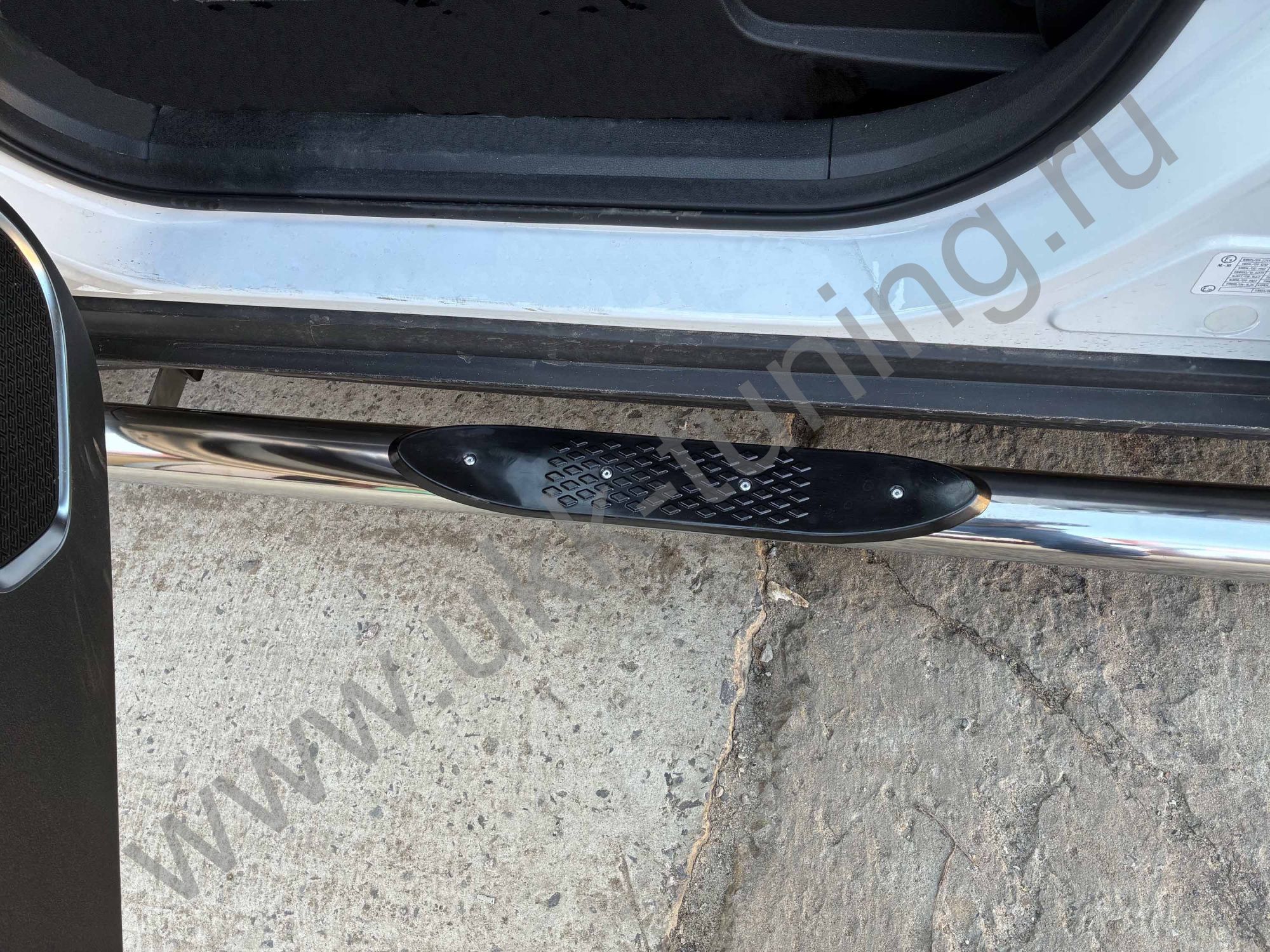 Боковые подножки Belgee X70 с 2021 труба с проступью