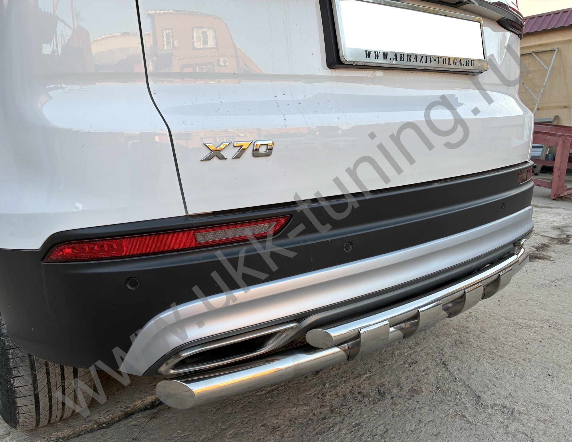 Защита заднего бампера двойная с перемычками  Geely Atlas Pro с 2021