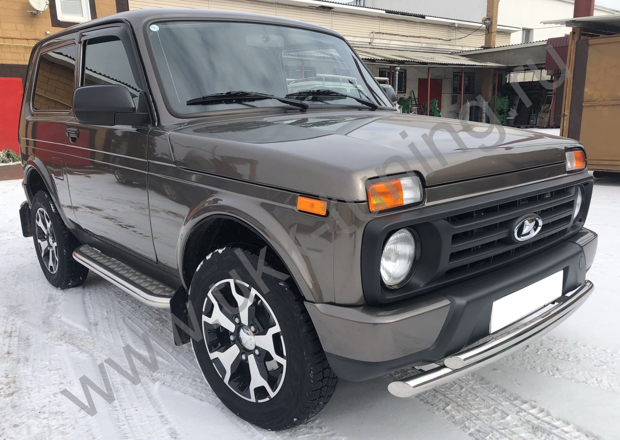 Пороги с накладным листом Lada Niva 2121 УРБАН с 2014 Пороги с накладным листом Lada Niva 2121 УРБАН с 2014