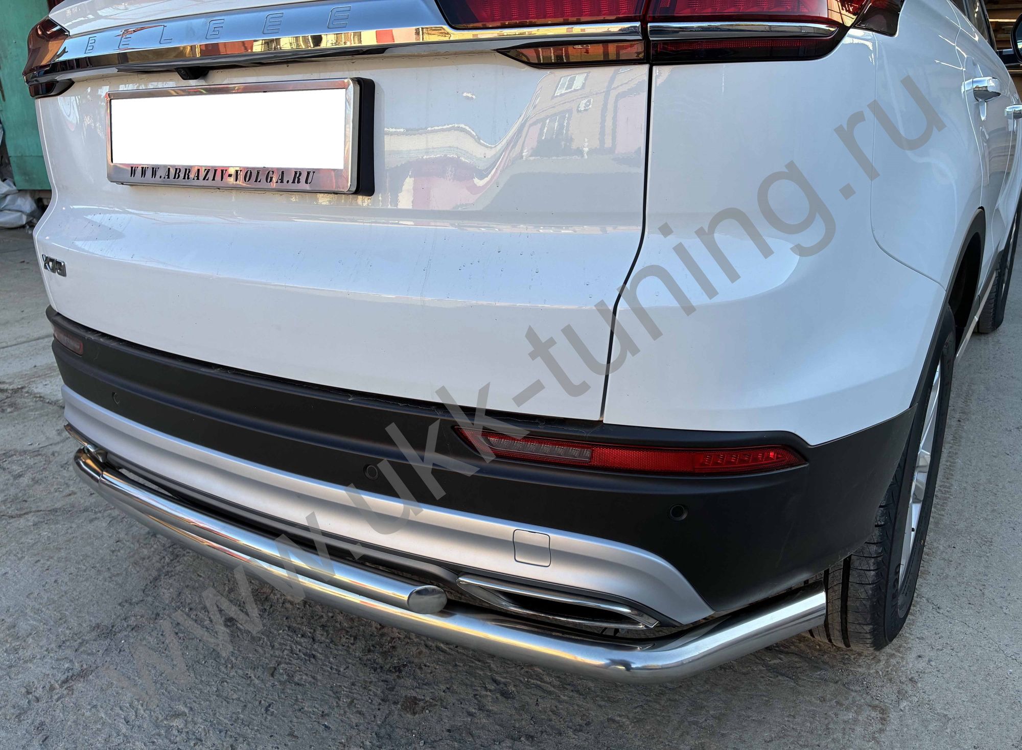 Защита заднего бампера угловая большая двойная Geely Atlas Pro с 2021