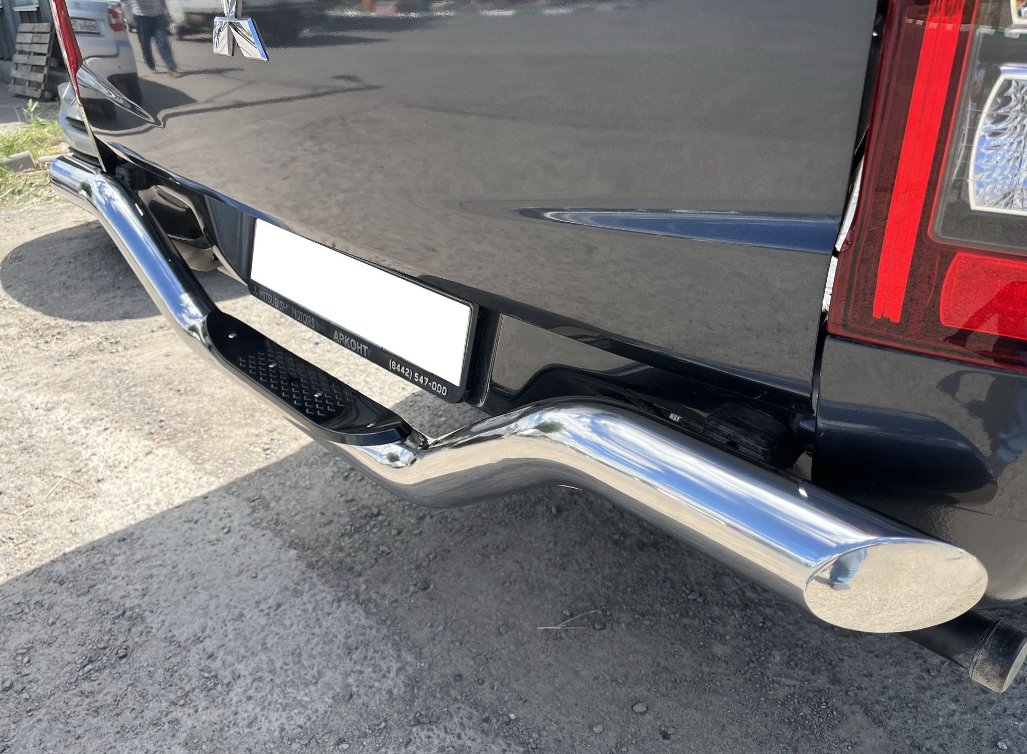 Защита заднего бампера Mitsubishi L200 с 2015 волна с проступью