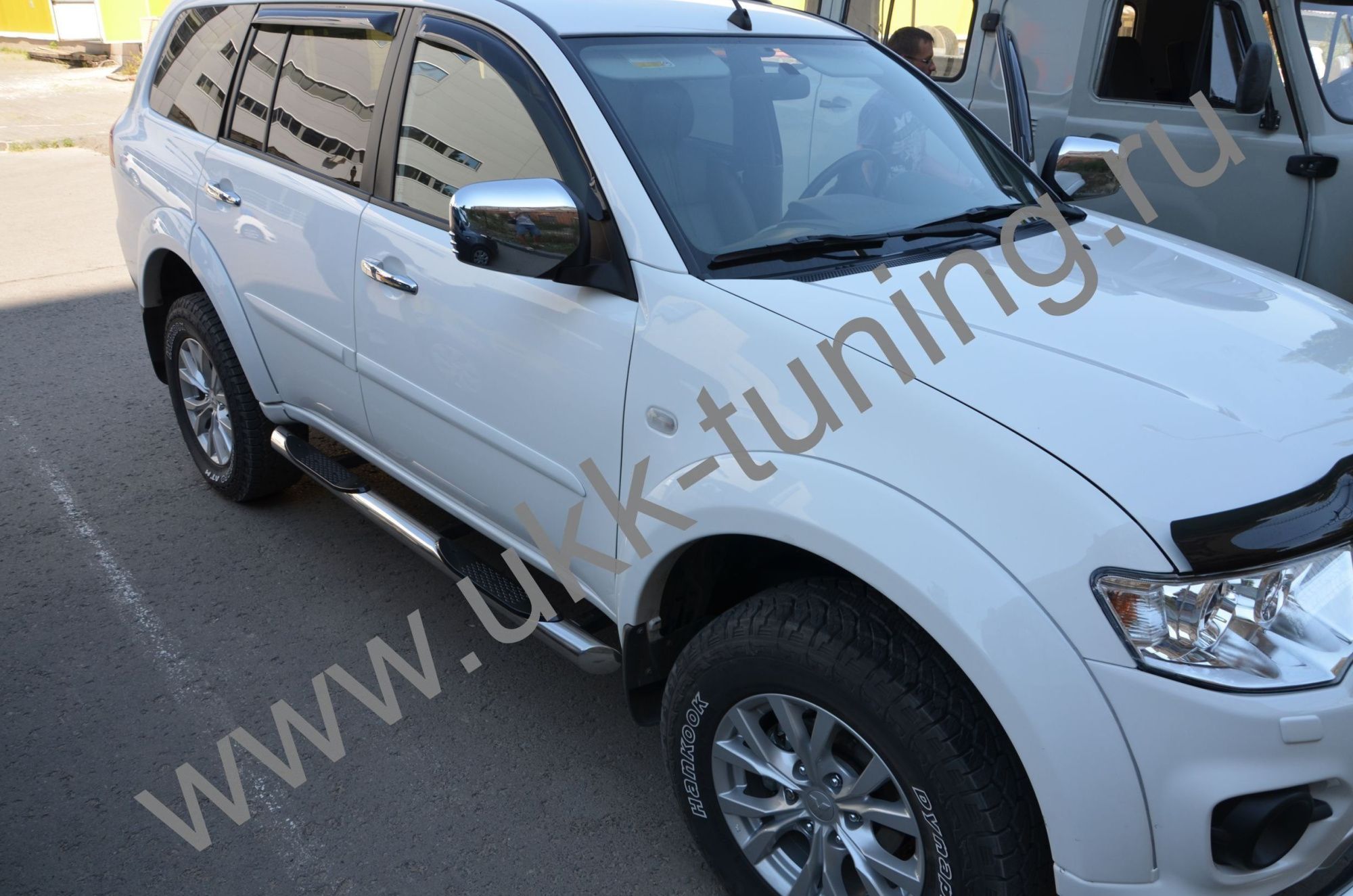 Пороги труба с проступью Mitsubishi Pajero Sport с 2008 Пороги труба с проступью Mitsubishi Pajero Sport с 2008