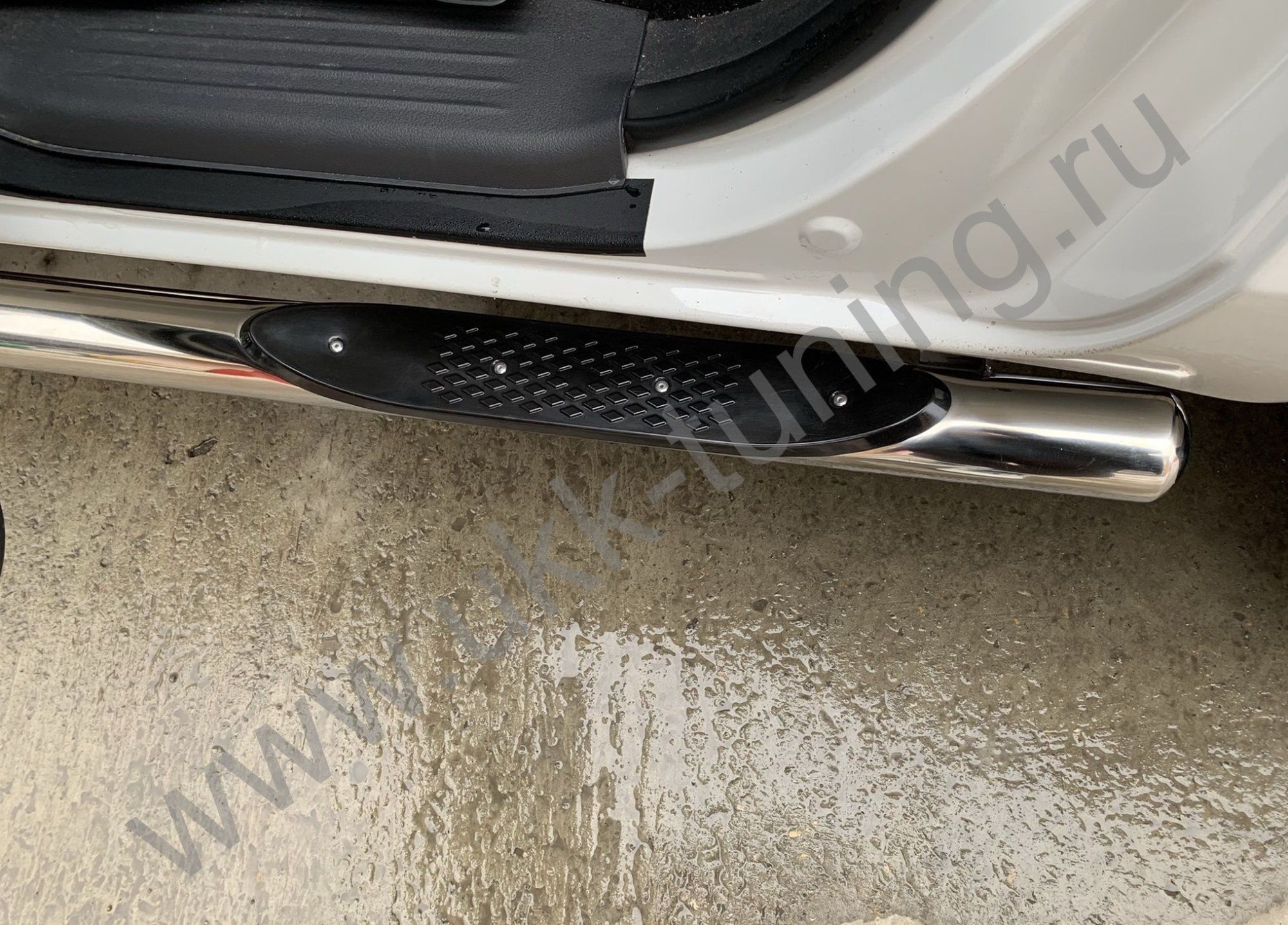 Боковые подножки JAC T6 труба с проступью