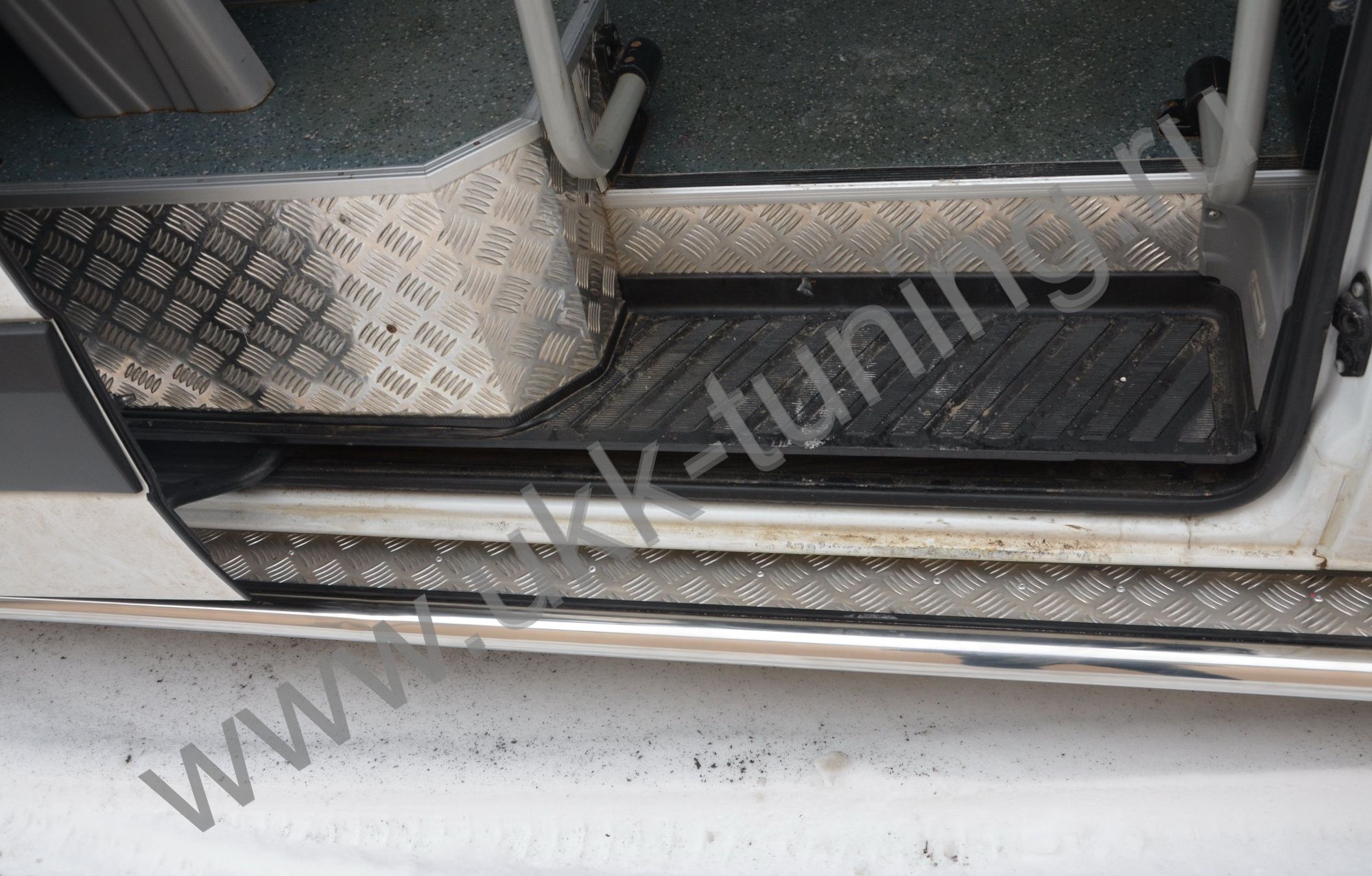 Volkswagen Crafter 2006-2016 пороги с накладным листом D53