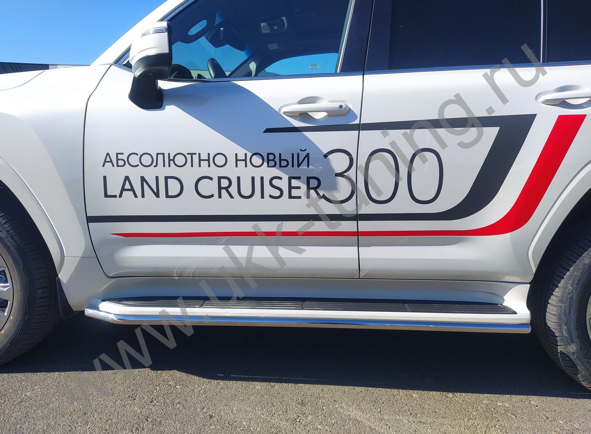 Боковые подножки Toyota Land Cruiser 300 с 2021 труба Боковые подножки Toyota Land Cruiser 300 с 2021 труба