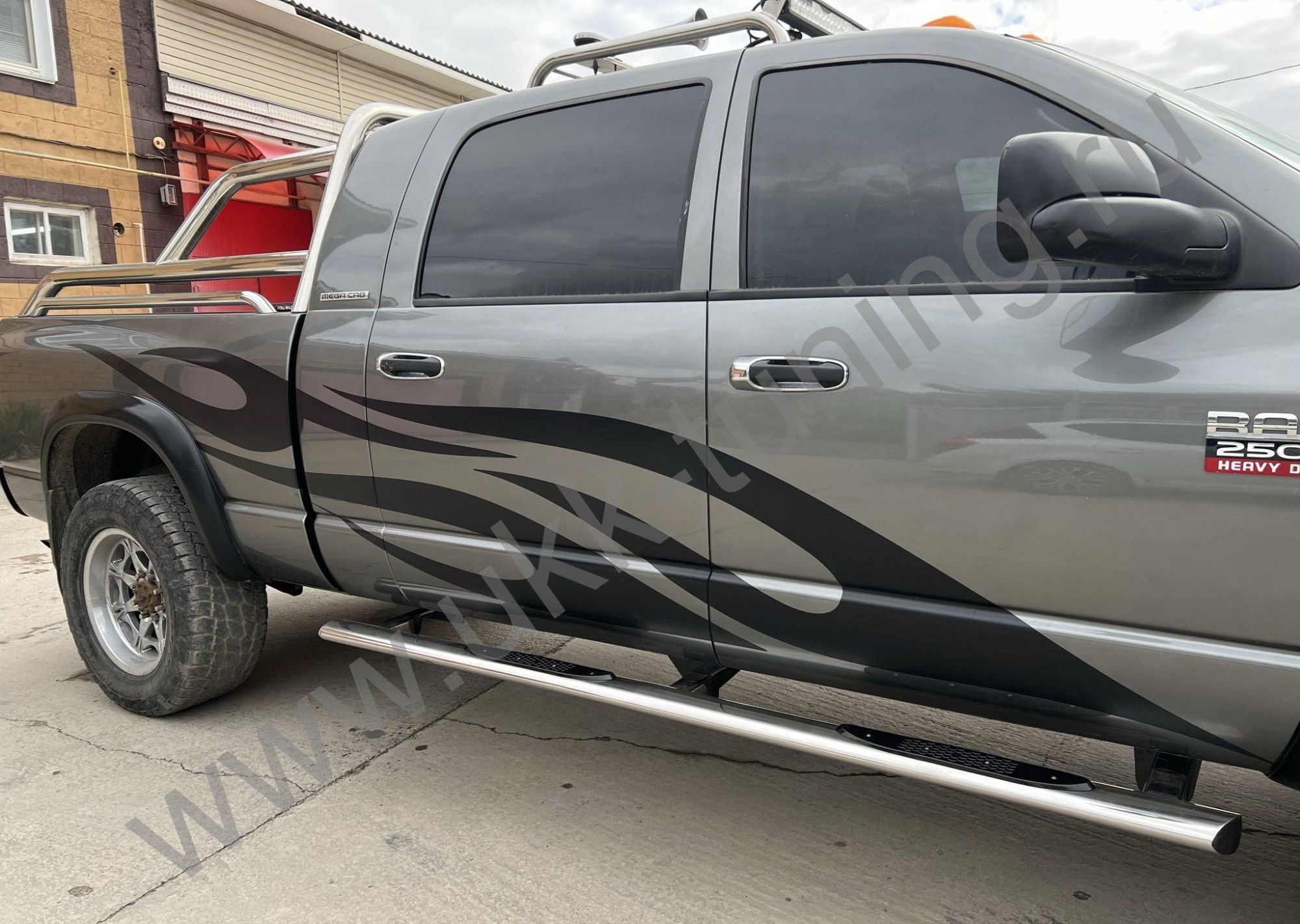 Пороги с проступью Dodge RAM 2500 Mega Cab 2004-2010