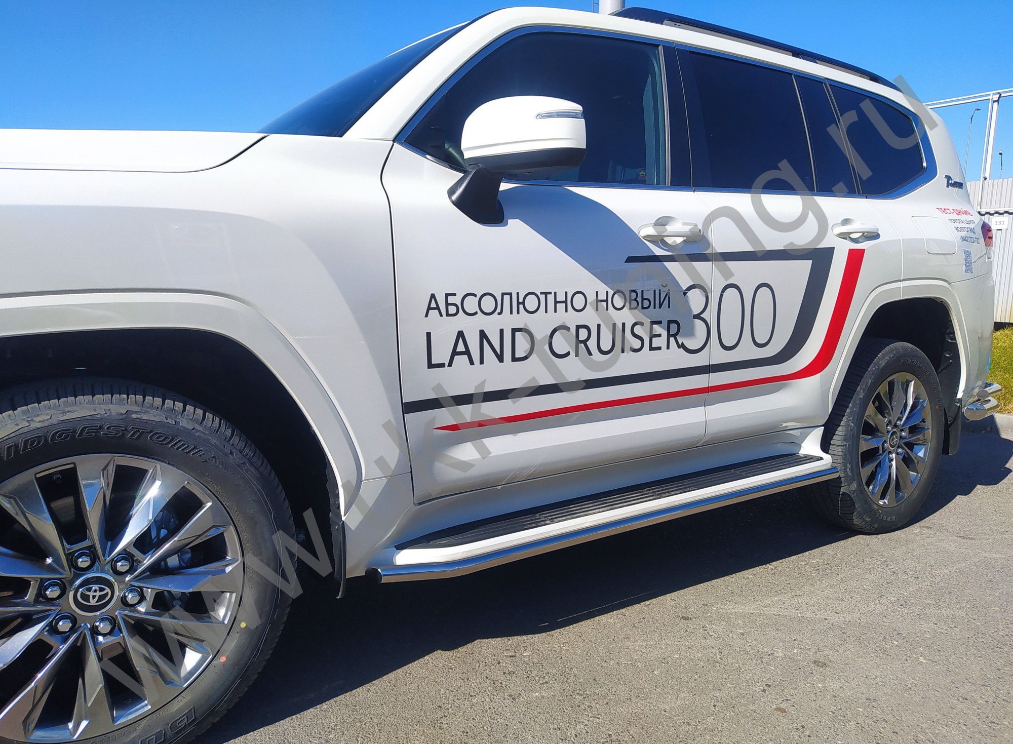Боковые подножки Toyota Land Cruiser 300 с 2021 труба Боковые подножки Toyota Land Cruiser 300 с 2021 труба