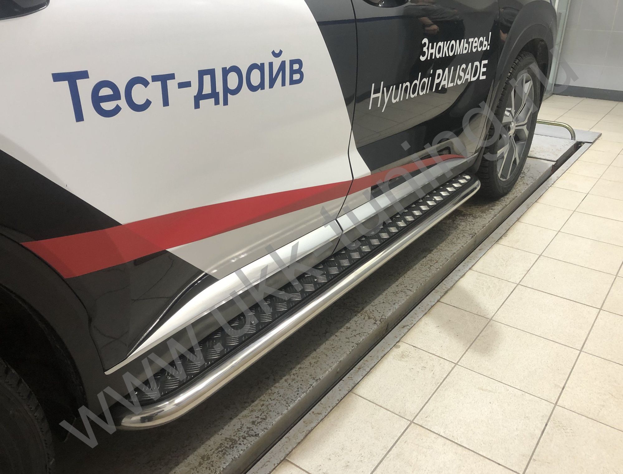 Боковые подножки Hyundai Palisade с 2021 с накладным листом Боковые подножки Hyundai Palisade с 2021 с накладным листом