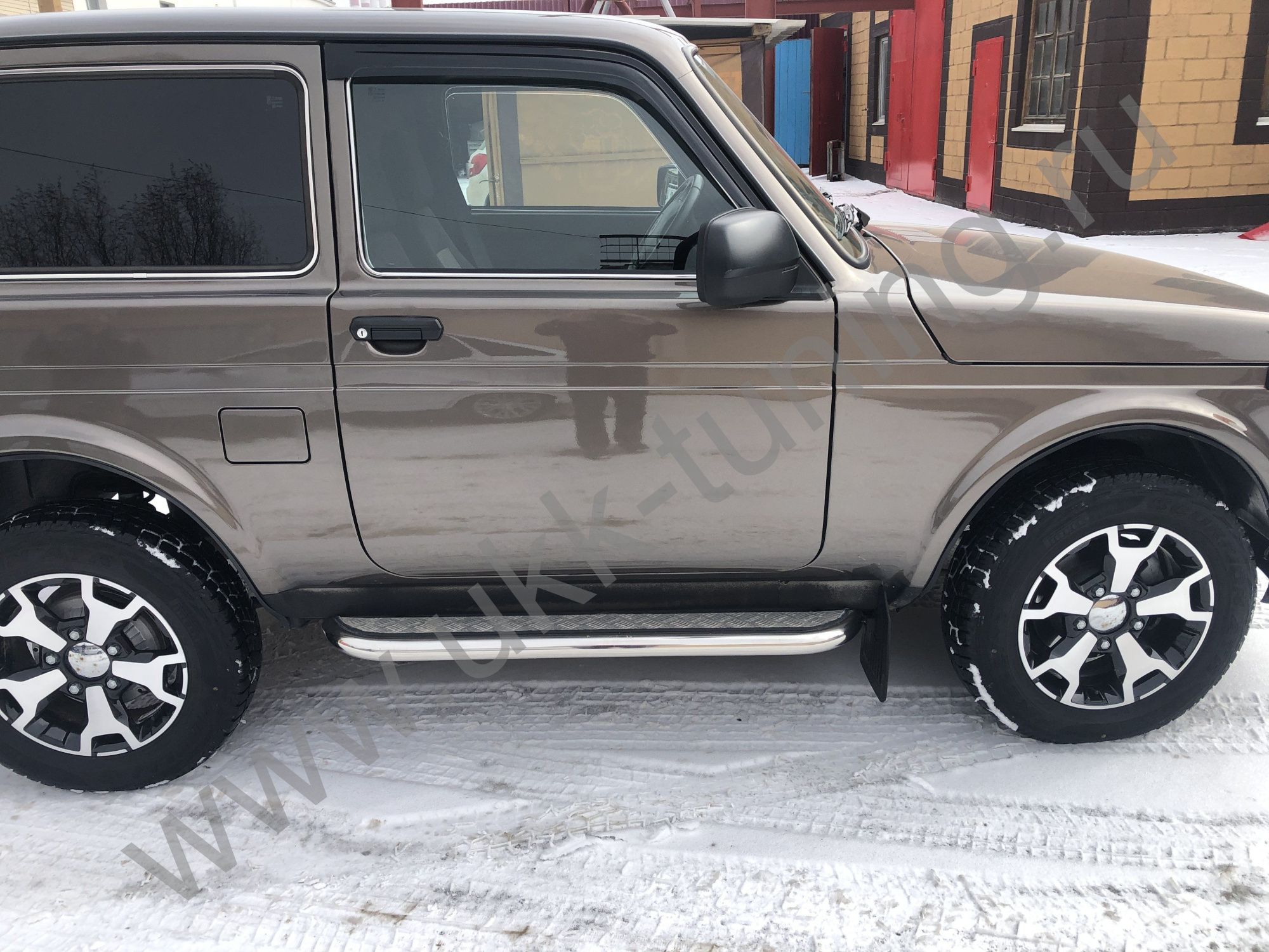 Пороги с накладным листом Lada Niva 2121 УРБАН с 2014 Пороги с накладным листом Lada Niva 2121 УРБАН с 2014
