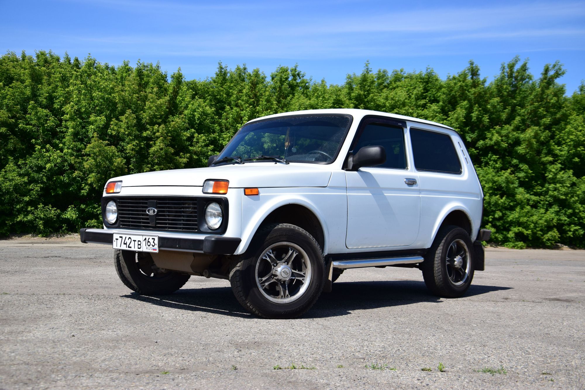 Боковые подножки Lada Niva 2121 с 1995 d51 c алюминиевой площадкой