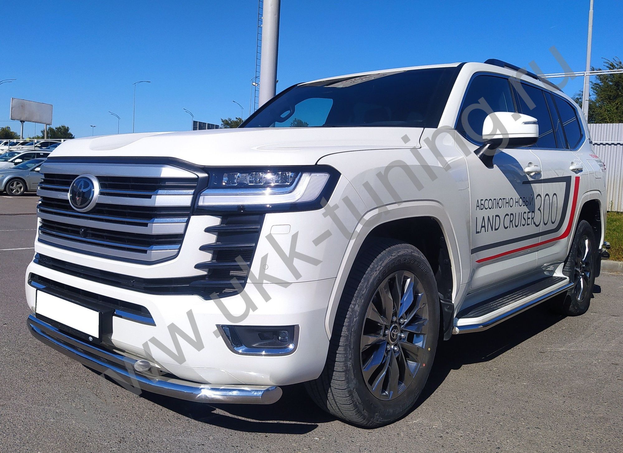 Боковые подножки Toyota Land Cruiser 300 с 2021 труба Боковые подножки Toyota Land Cruiser 300 с 2021 труба