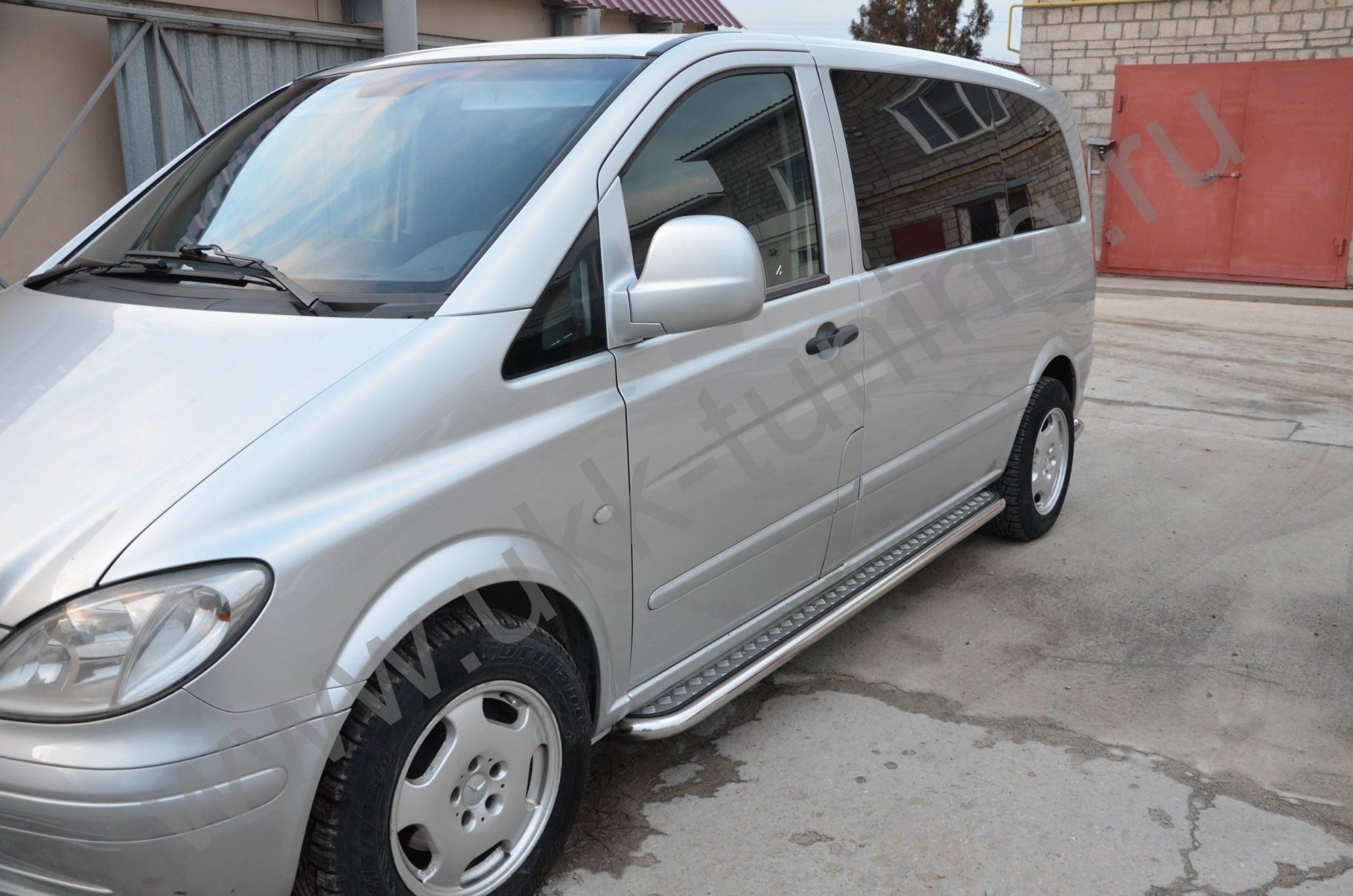 Пороги с накладным листом Mercedes-Benz Vito 2005-2014 (рестайлинг) Пороги с накладным листом Mercedes-Benz Vito 2005-2014 (рестайлинг)