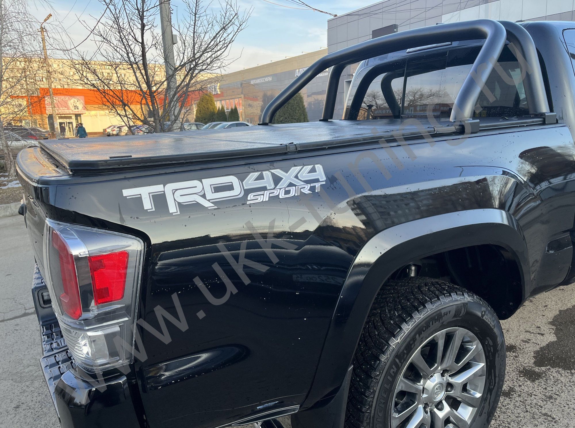 Защитные дуга под трехсекционную крышку с покрытием "раптор" Toyota Tacoma TRD Sport с 2018 Защитные дуга под трехсекционную крышку с покрытием "раптор" Toyota Tacoma TRD Sport с 2018